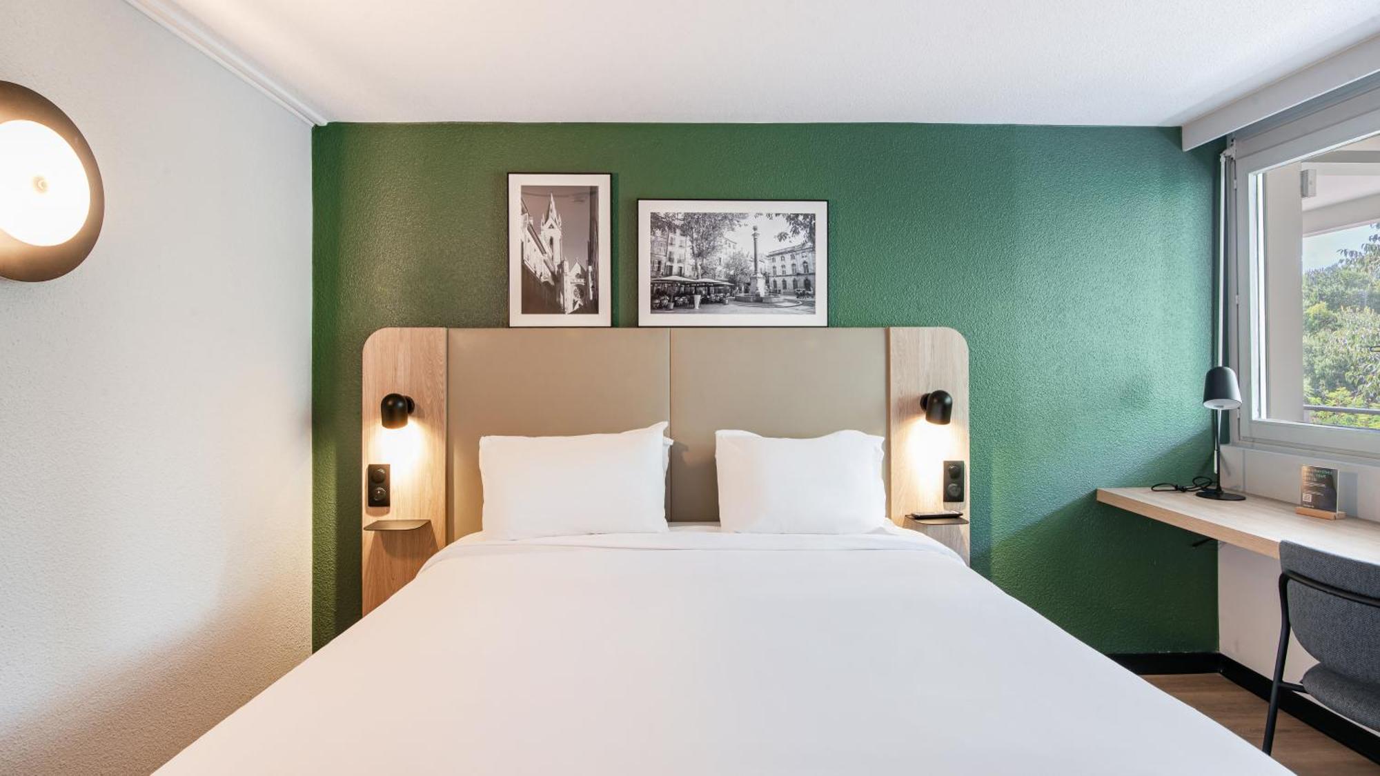 Standard Queen Room