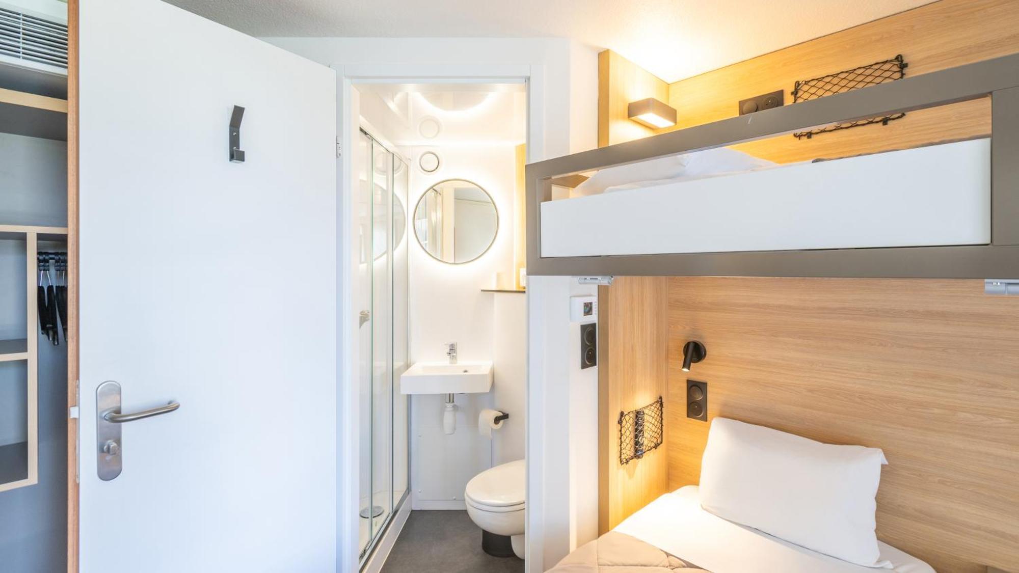 Standard Twin Room One Bunk Bed,1742595846:JPEG