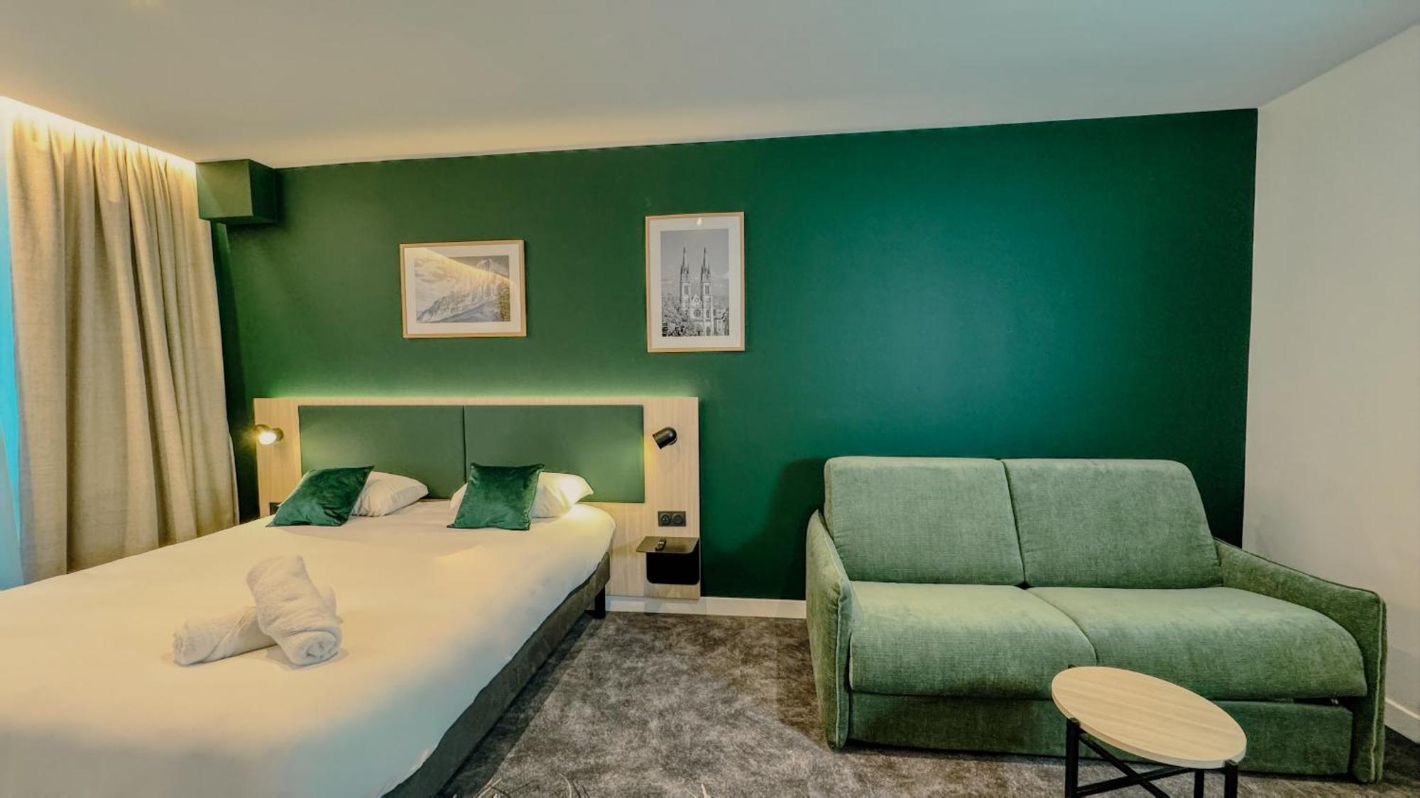 Superior King Room Sofa Bed Non-Smoking