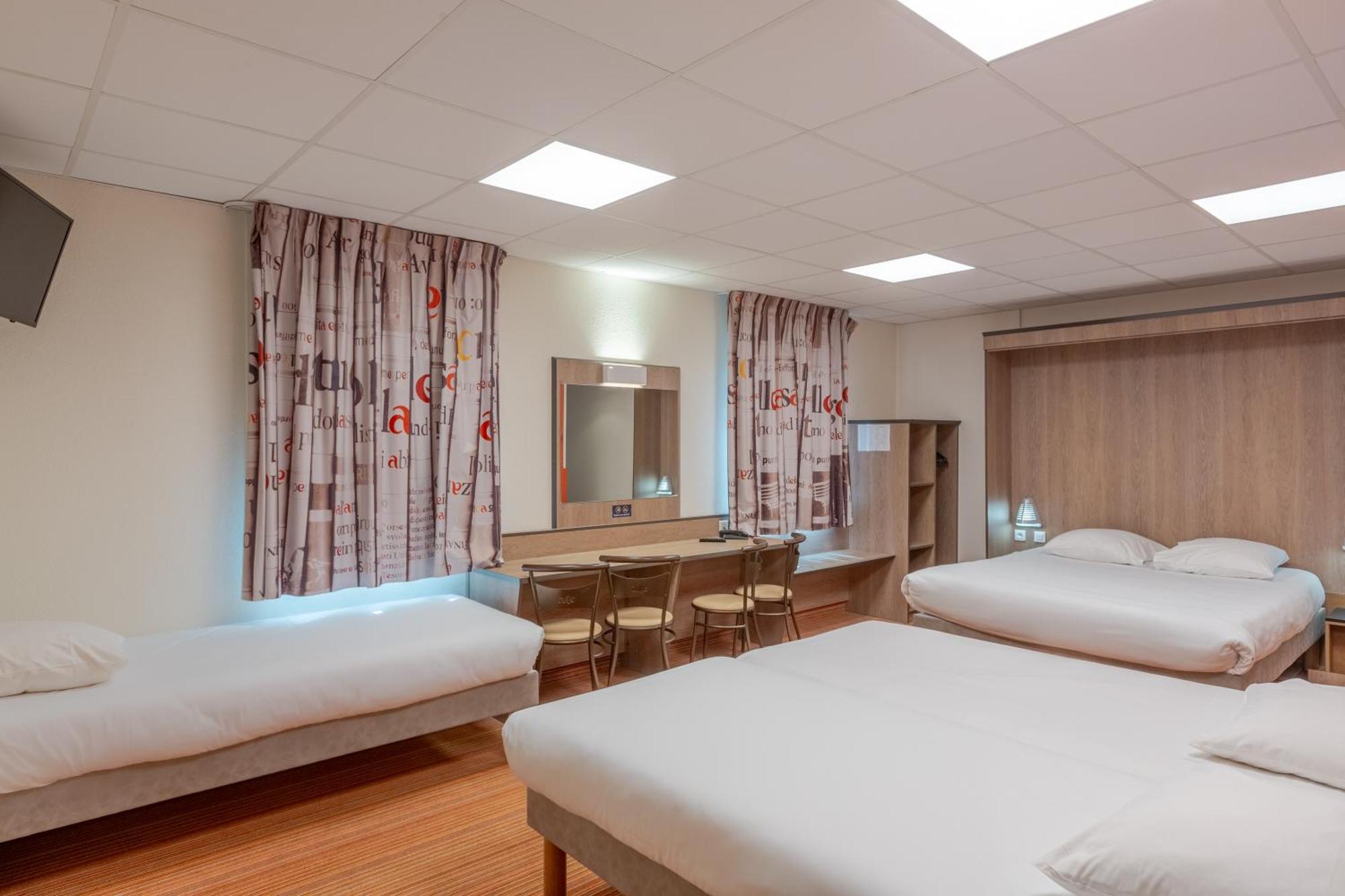 Quadruple Room 1 double bed 1 single bed bed 70 or 160cm