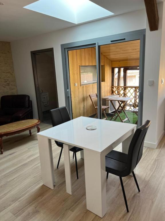 One-Bedroom Apartment Balcony,1742879190:JPEG