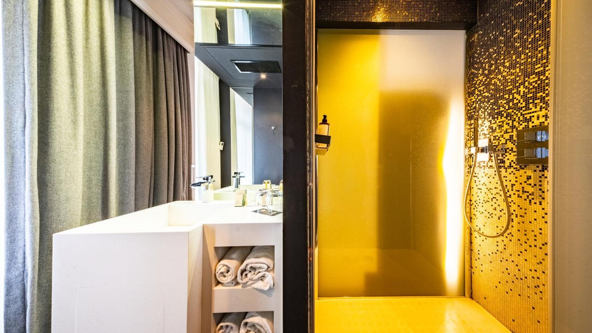 Cocoon Room Spa Access