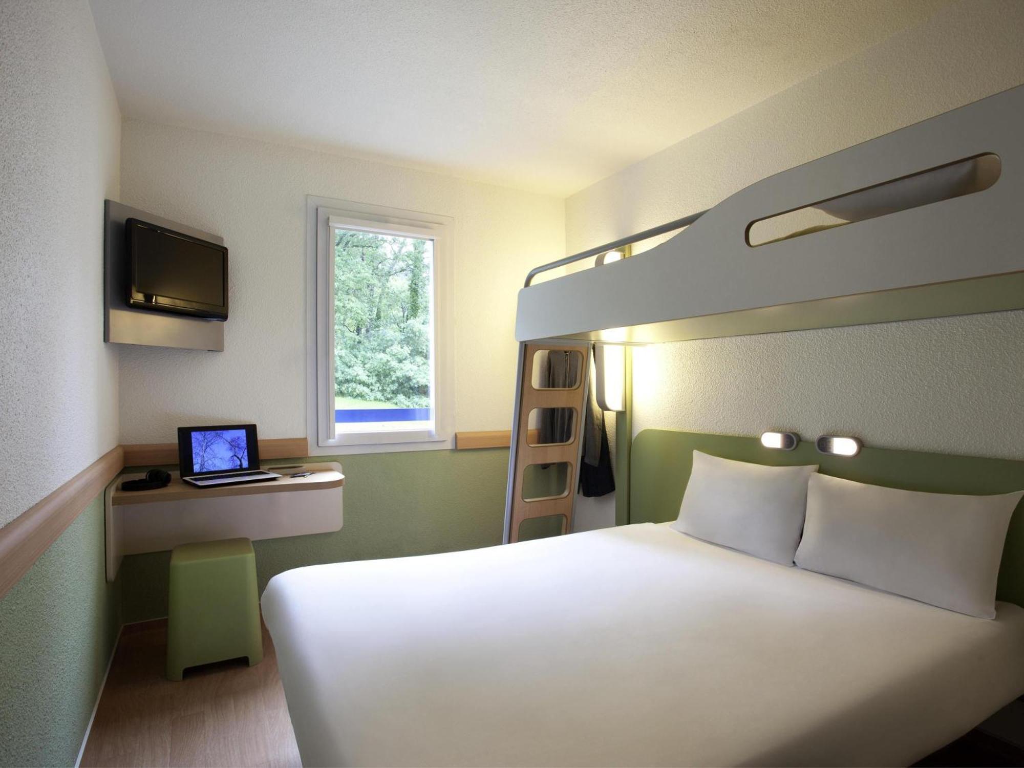 Triple Room One Double Bed One Bunk Bed