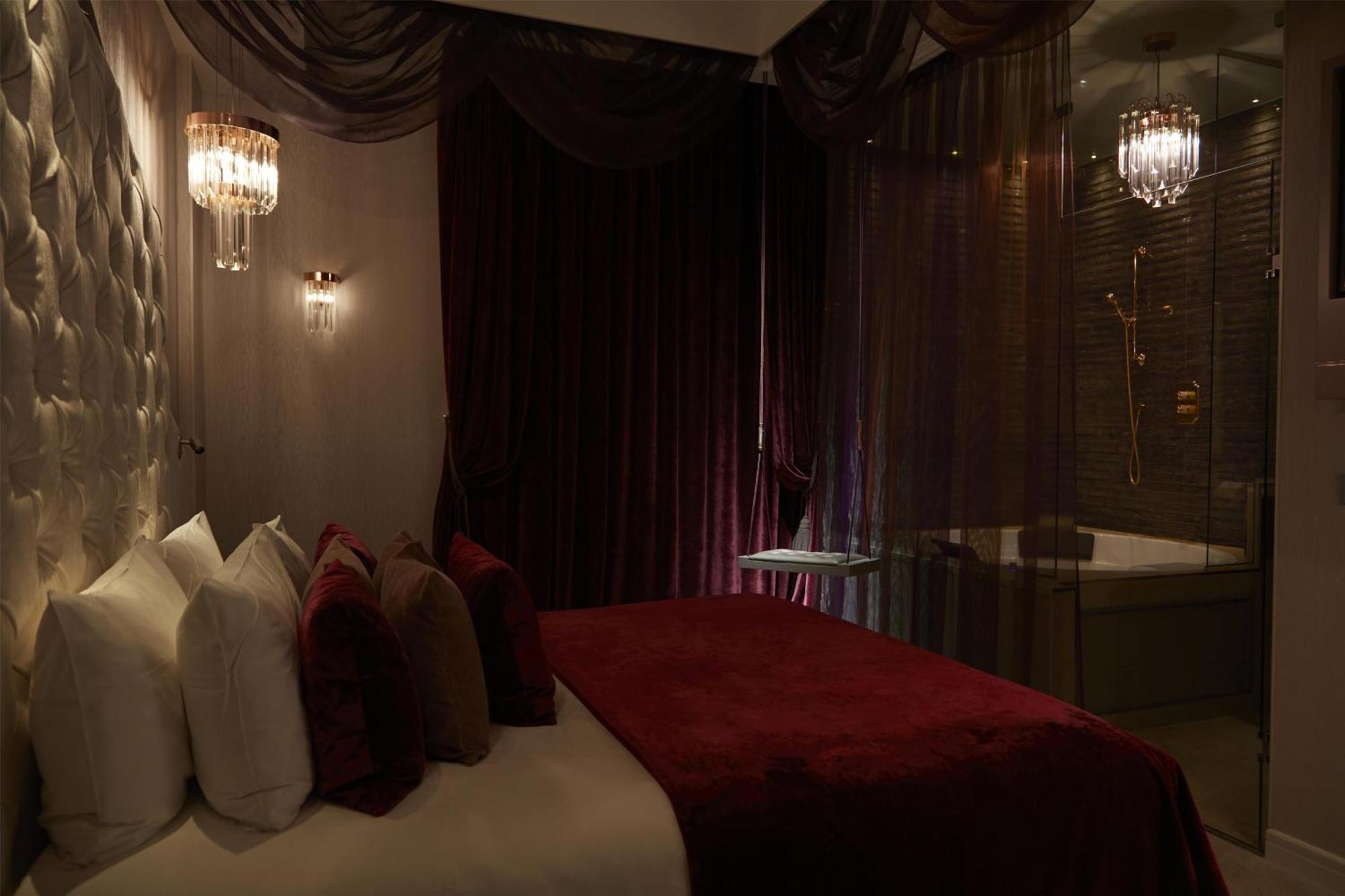 Deluxe Room Precious Jacuzzi