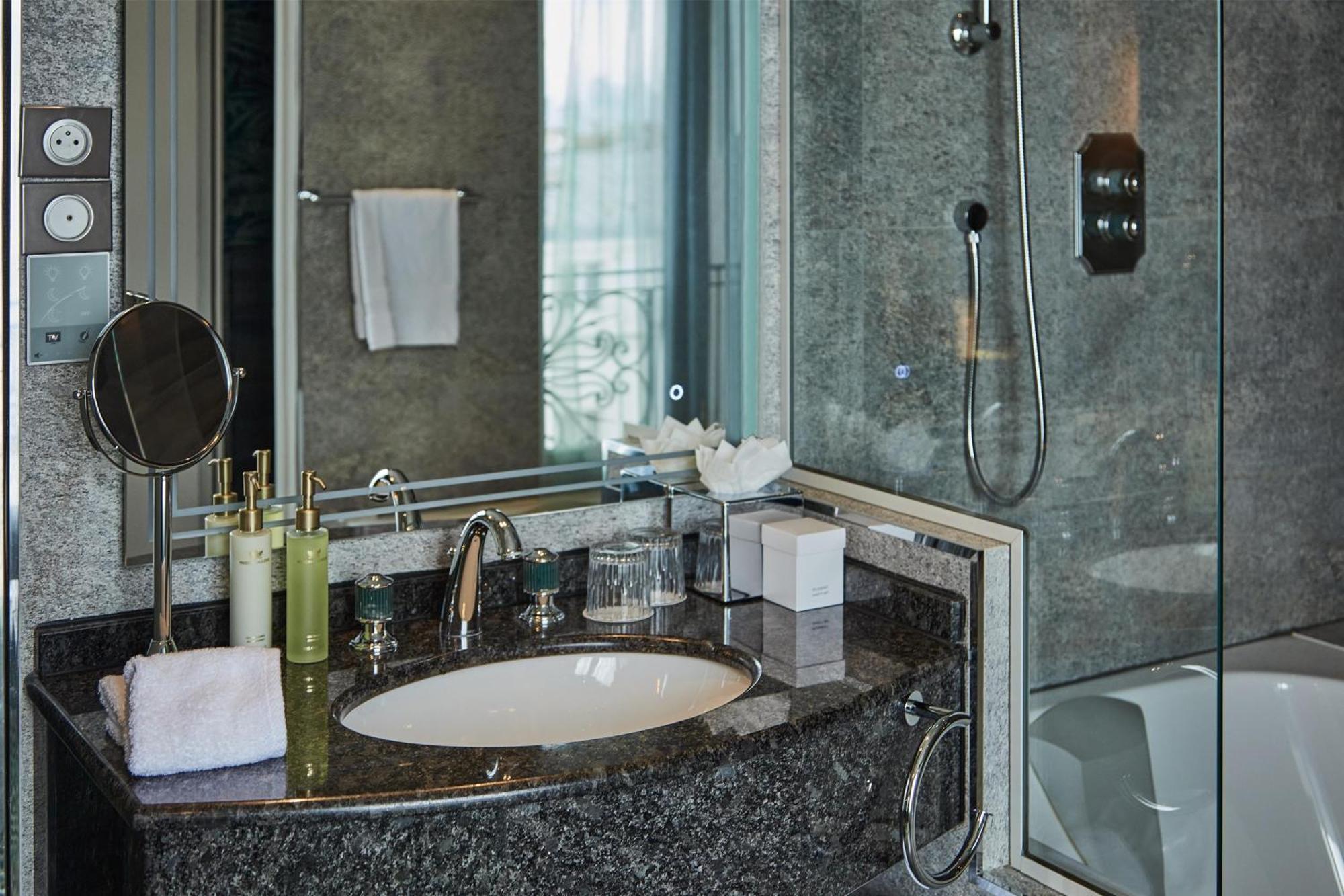 Superior Room Boudoir Jacuzzi
