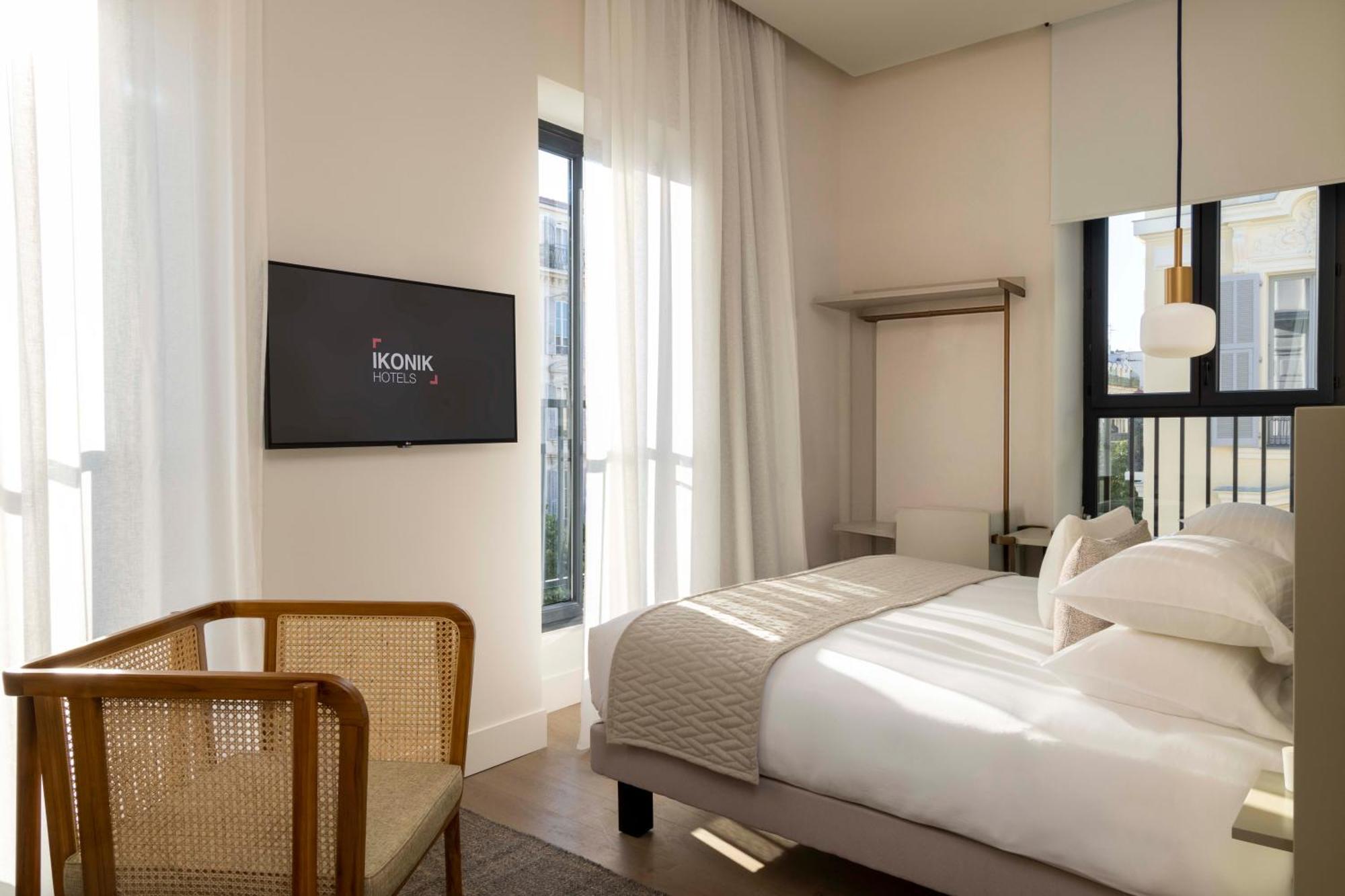 Double Room,1743433921:JPEG