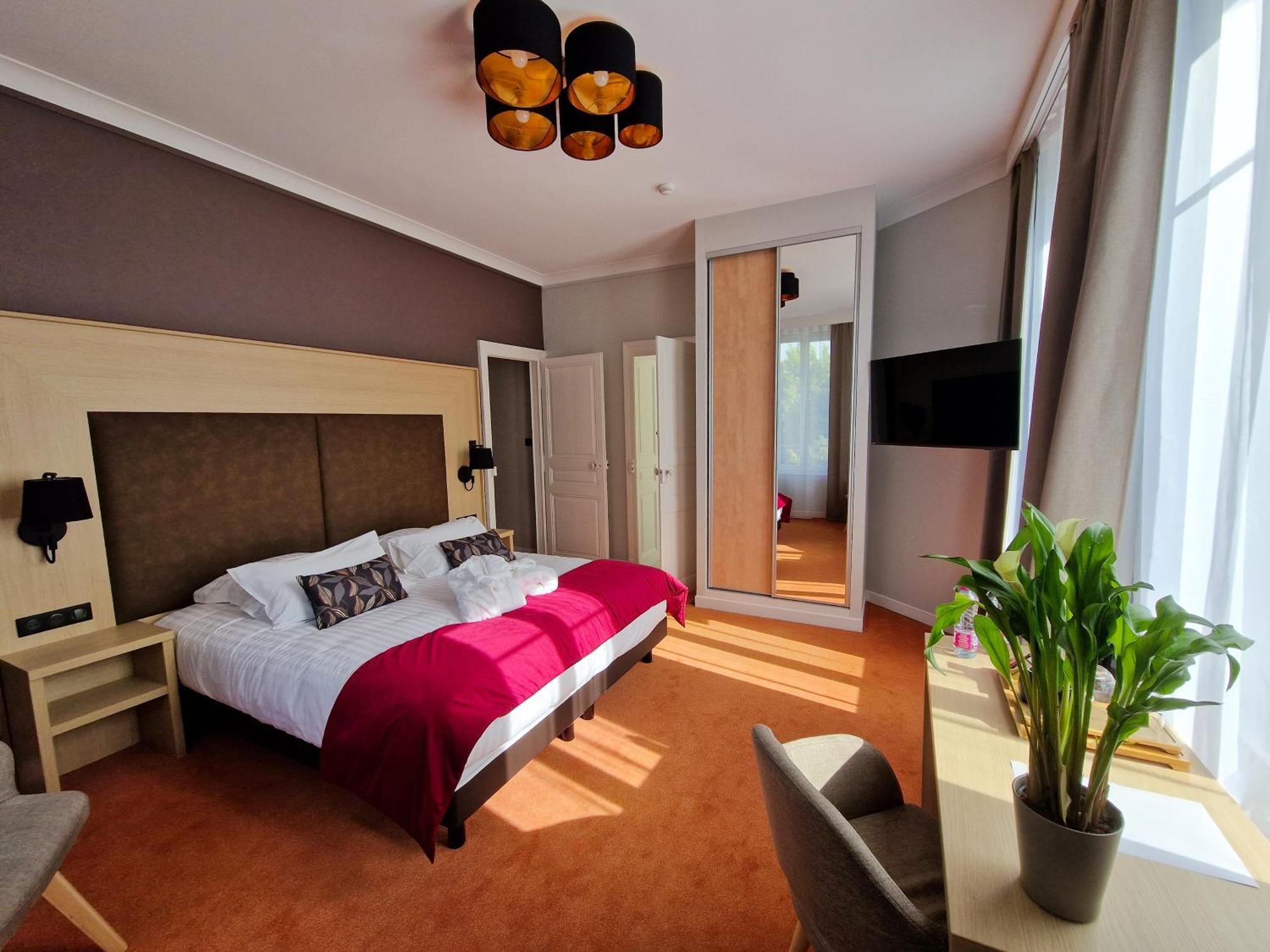 Deluxe Double or Twin Room