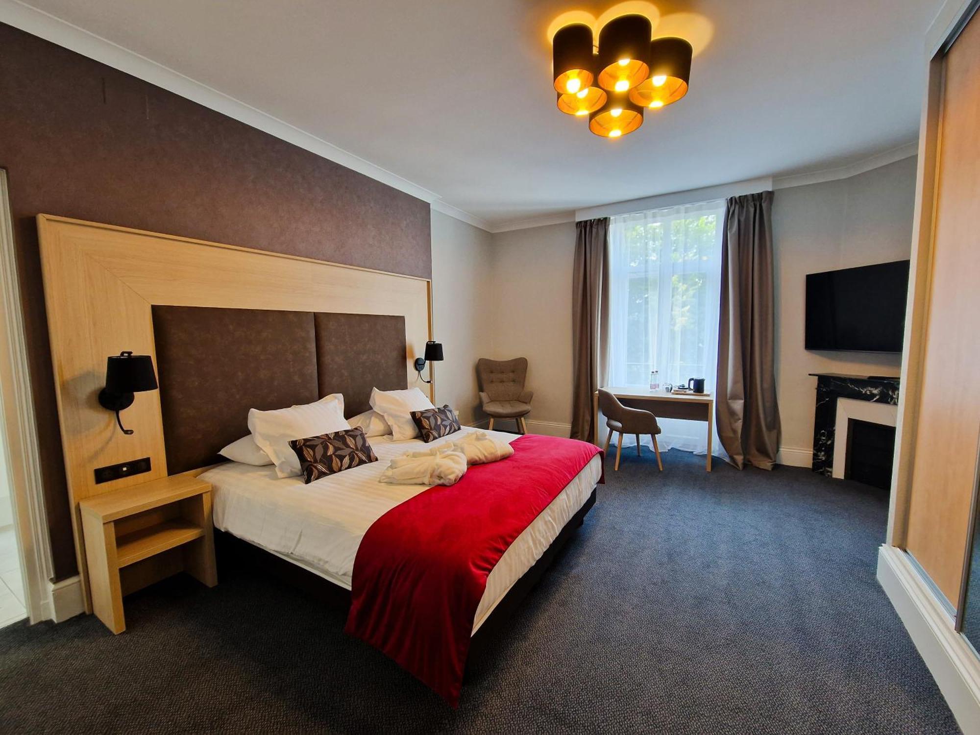 Deluxe Double or Twin Room