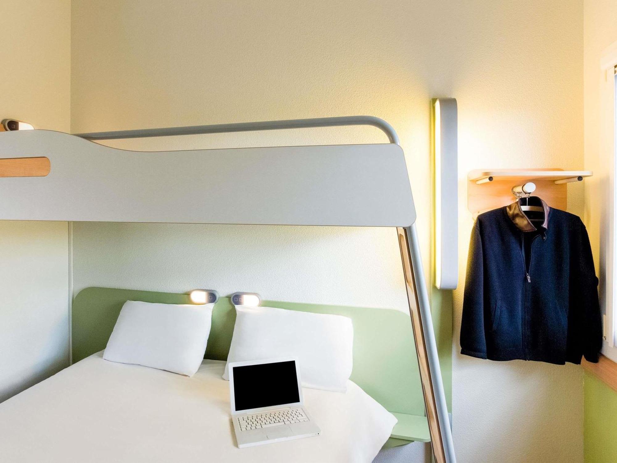 Triple Room Three Single Beds