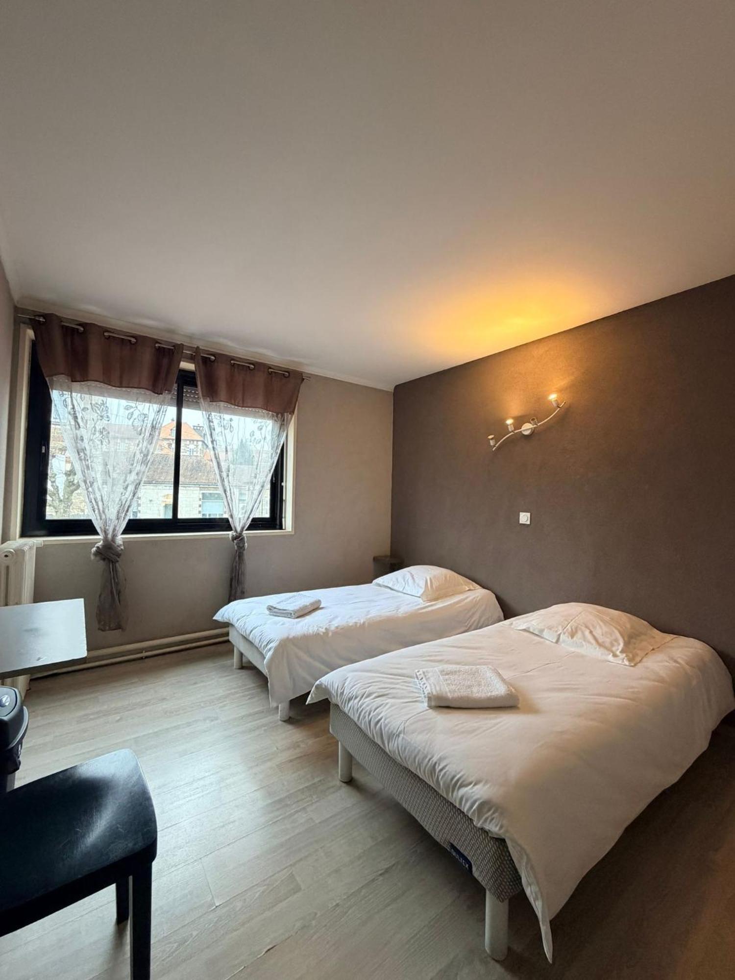 Tweepersoonskamer met 2 Aparte Bedden
