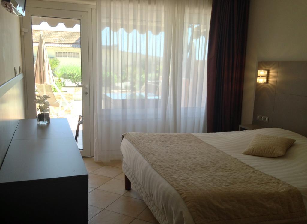 Triple Room Beach Access