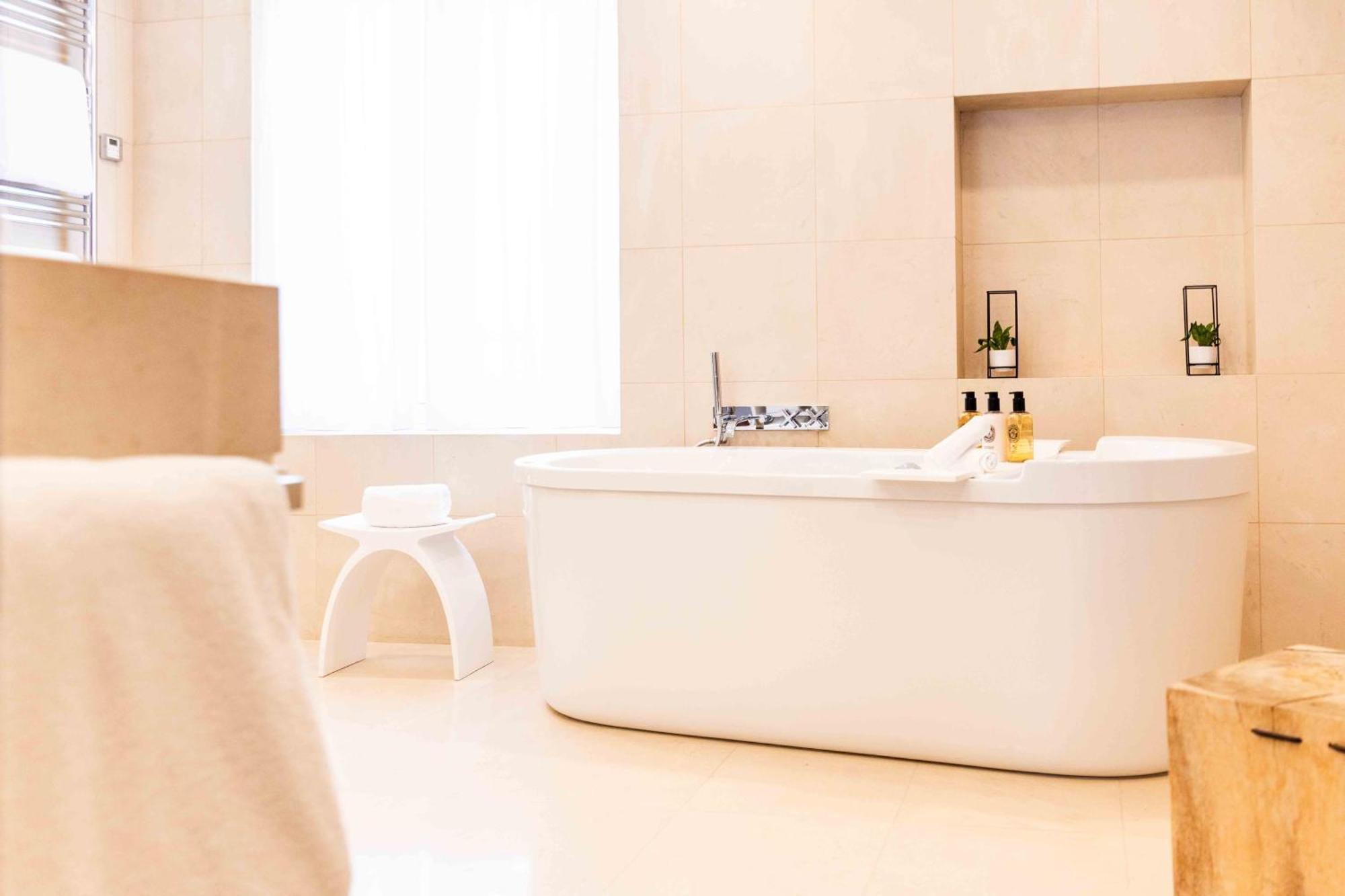 Luxe Suite,1756422421:JPEG