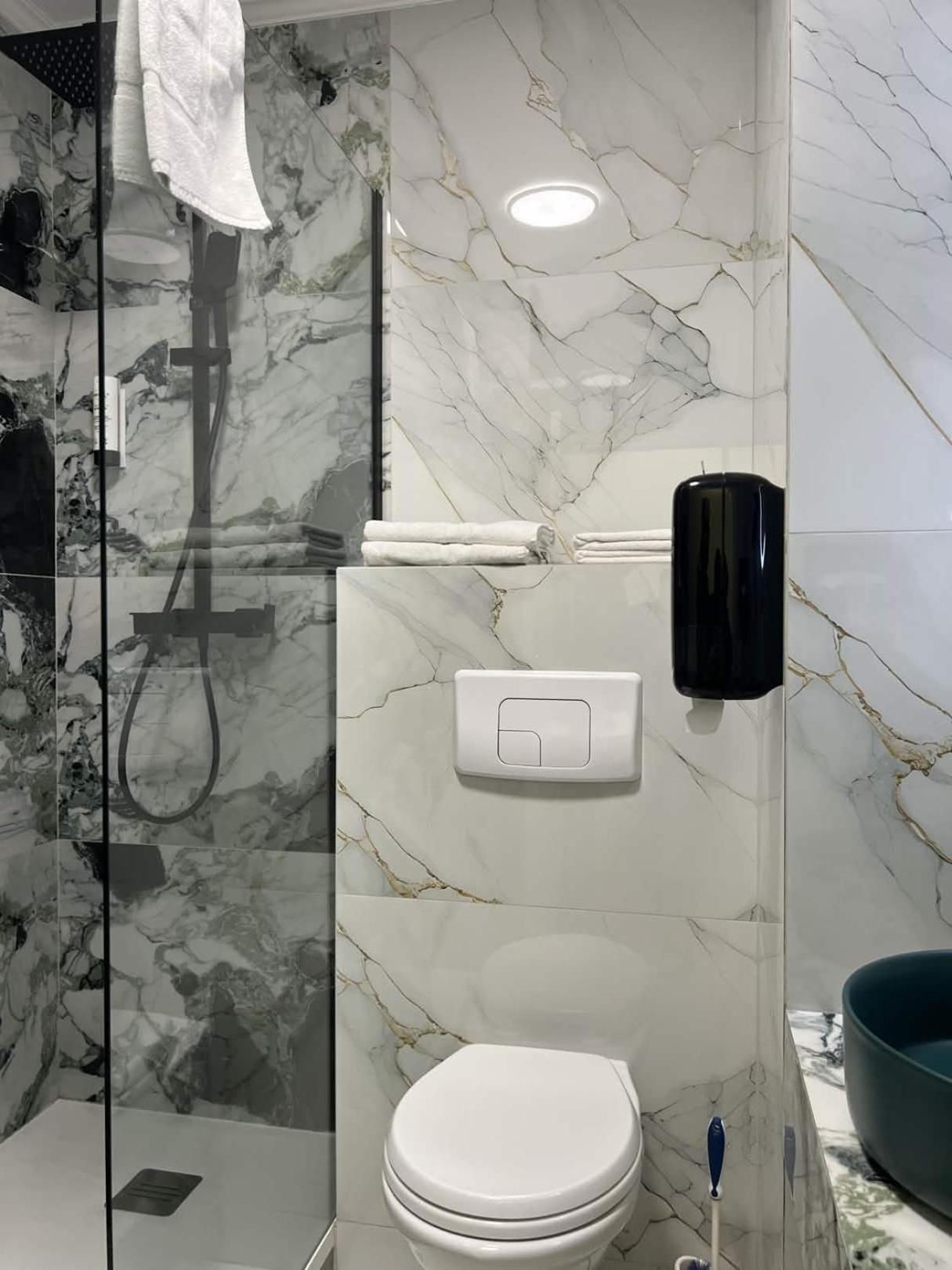 Classic Double Room Shower
