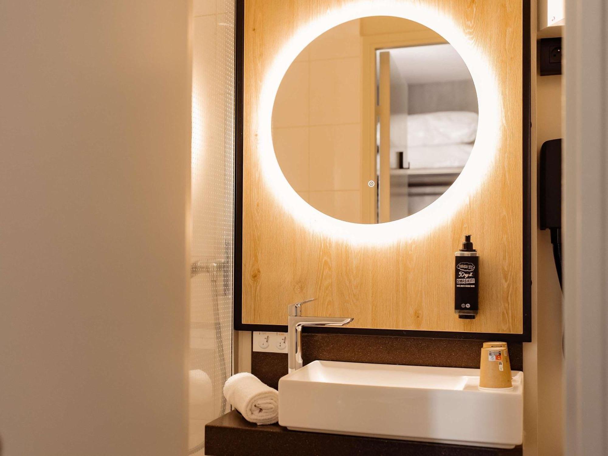 Chambre Double Classique - Accessible aux Personnes à Mobilité Réduite