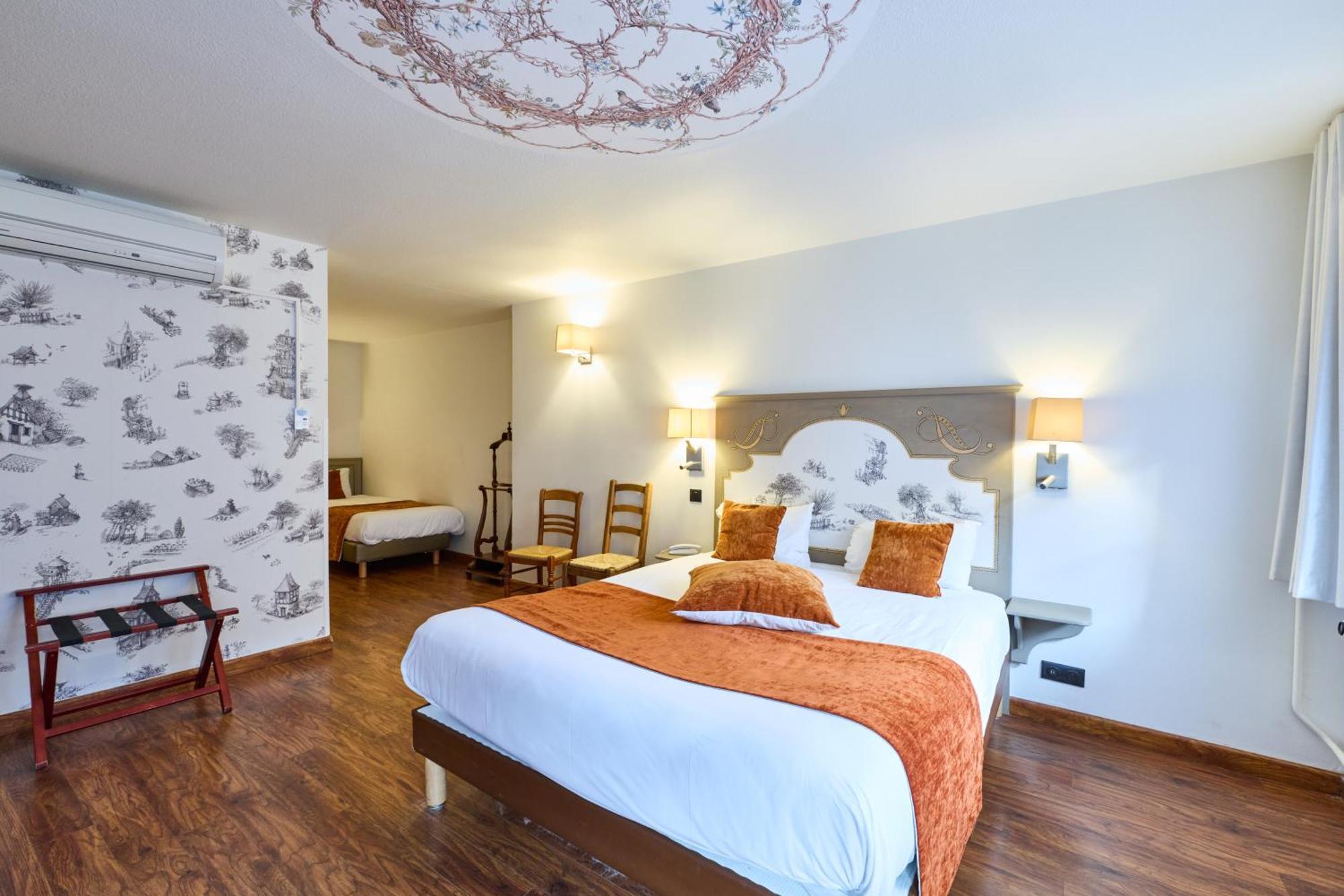 Chambre Triple (1 Lit Double et 1 Lit Simple)