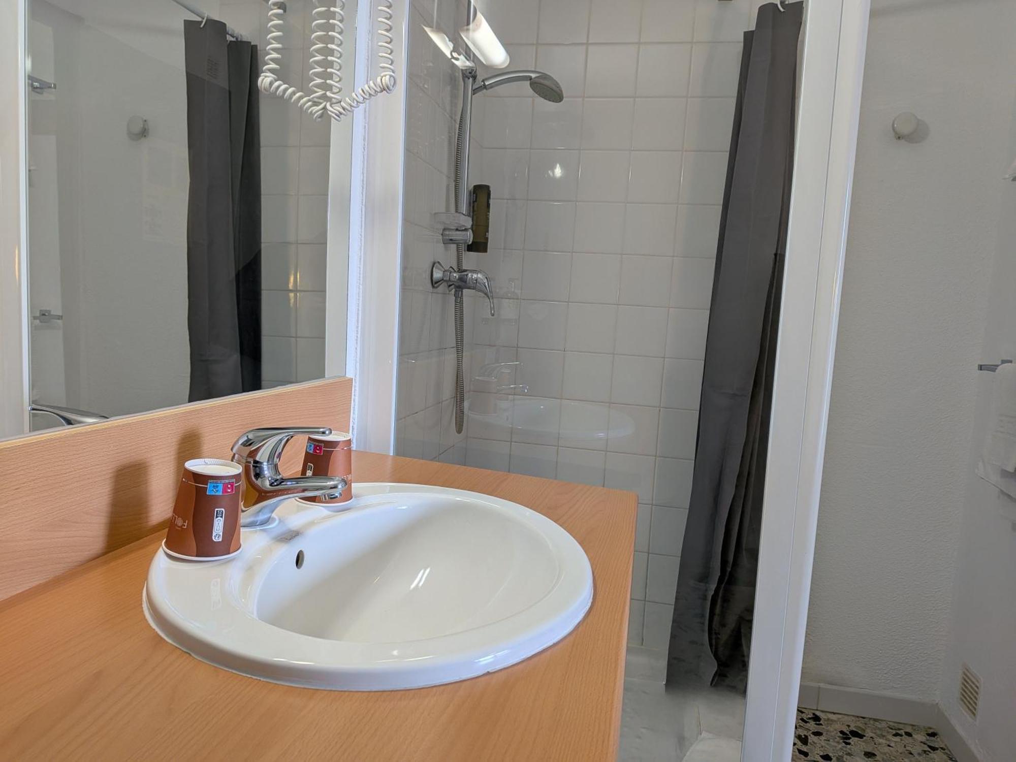 Chambre Double - Vue sur Piscine