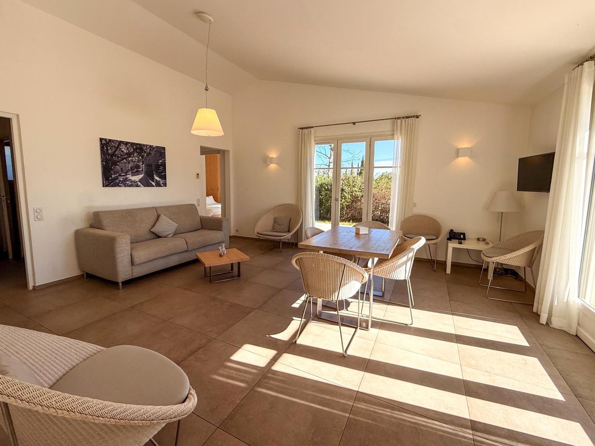 Two-Bedroom Deluxe Apartment Garden