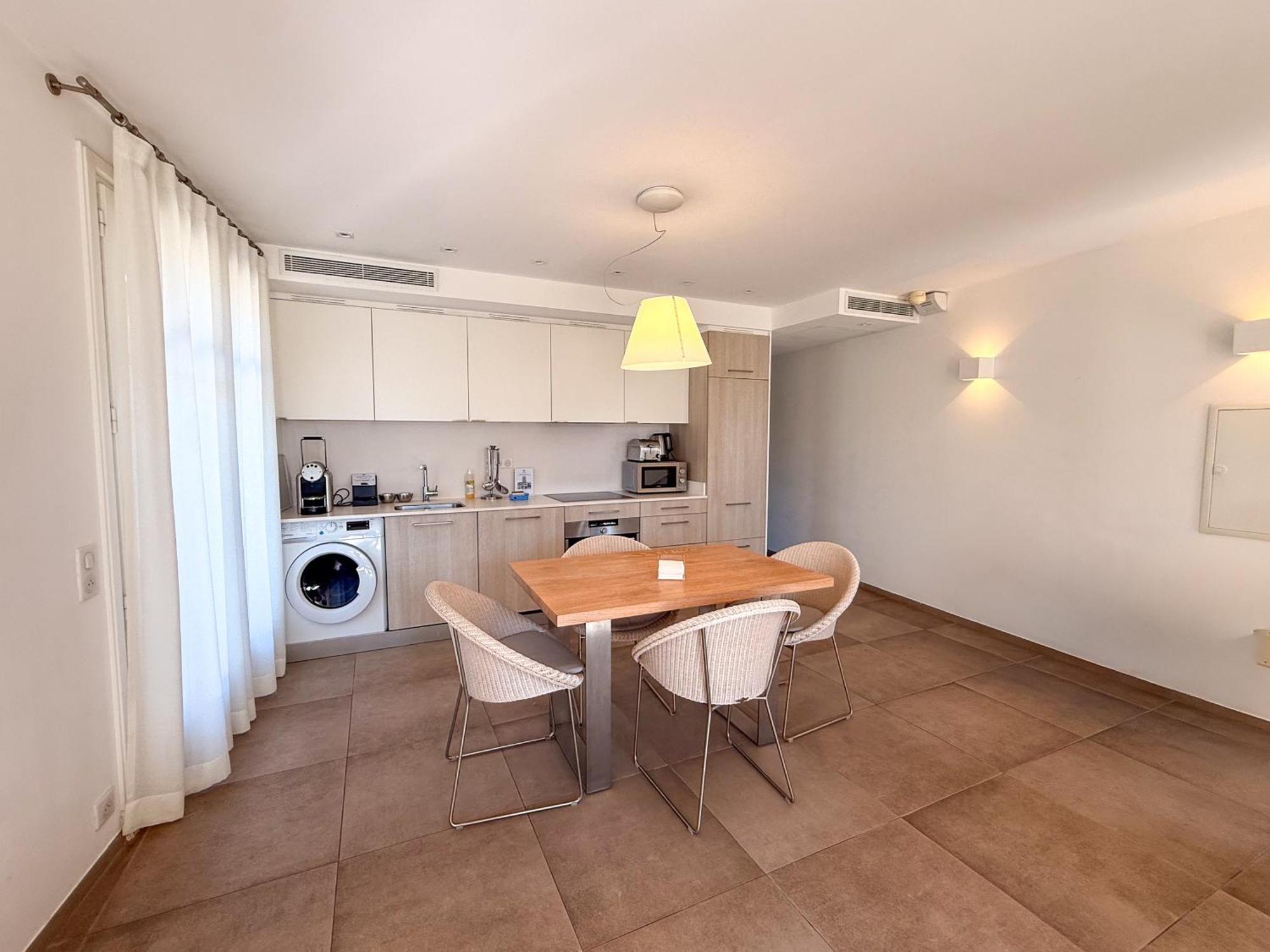 One-Bedroom Deluxe Apartment Garden