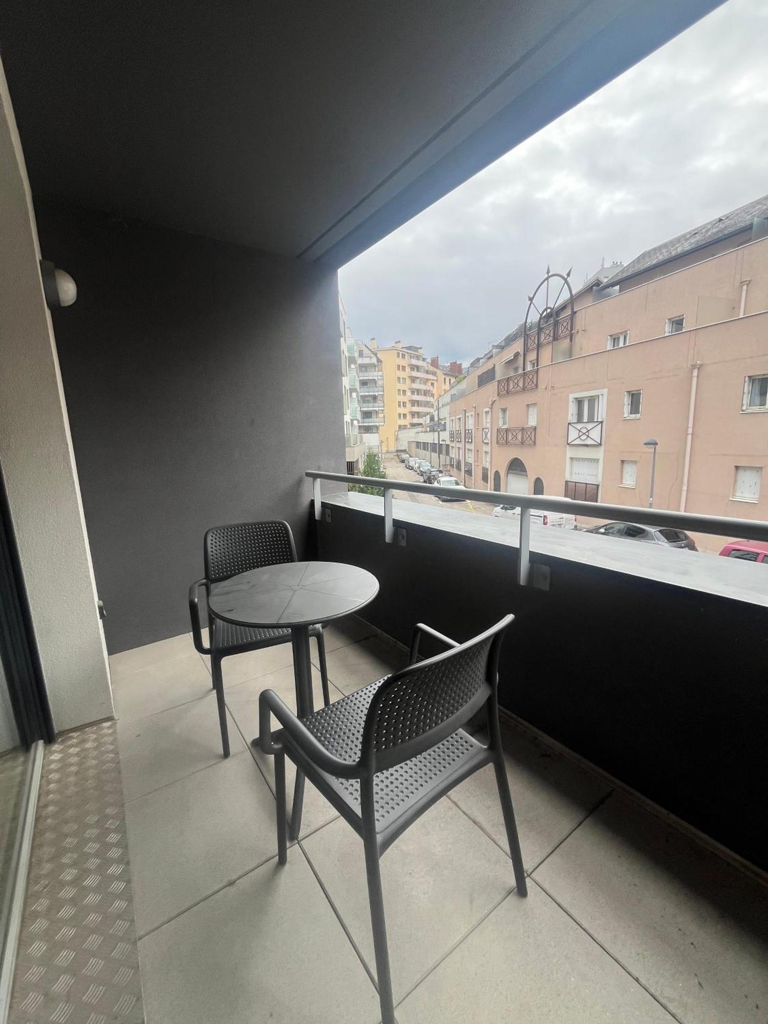 Studio Balcony
