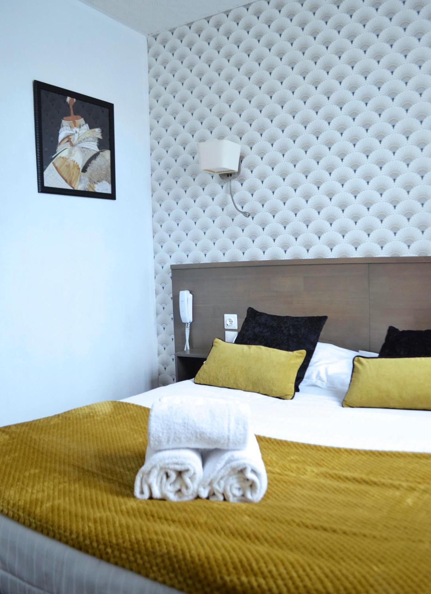 Small Double Room,1758264662:JPEG
