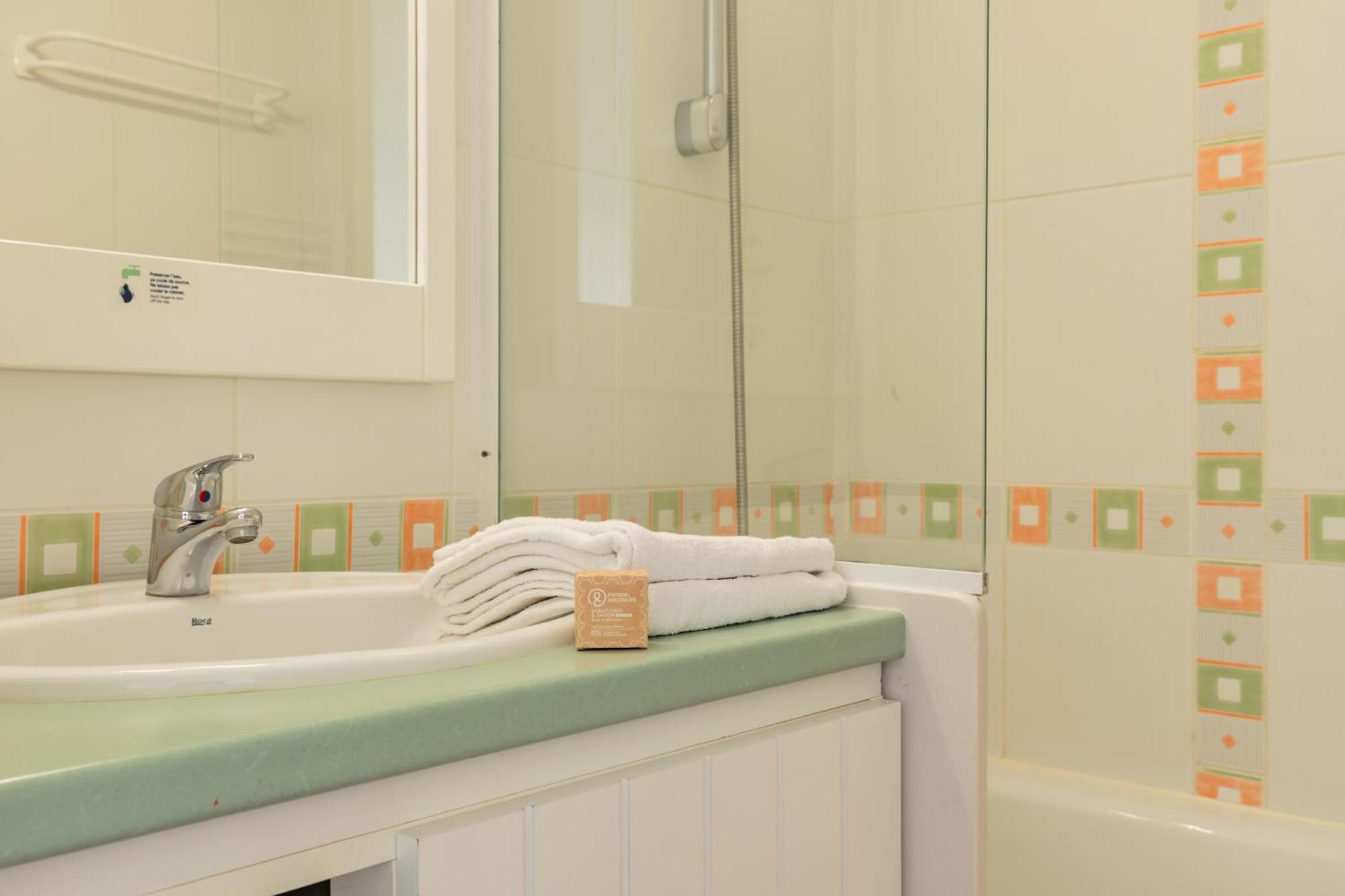 One-Bedroom Apartment with Mezzanine and Sleeping Alcove (7 People),1758272551:JPEG