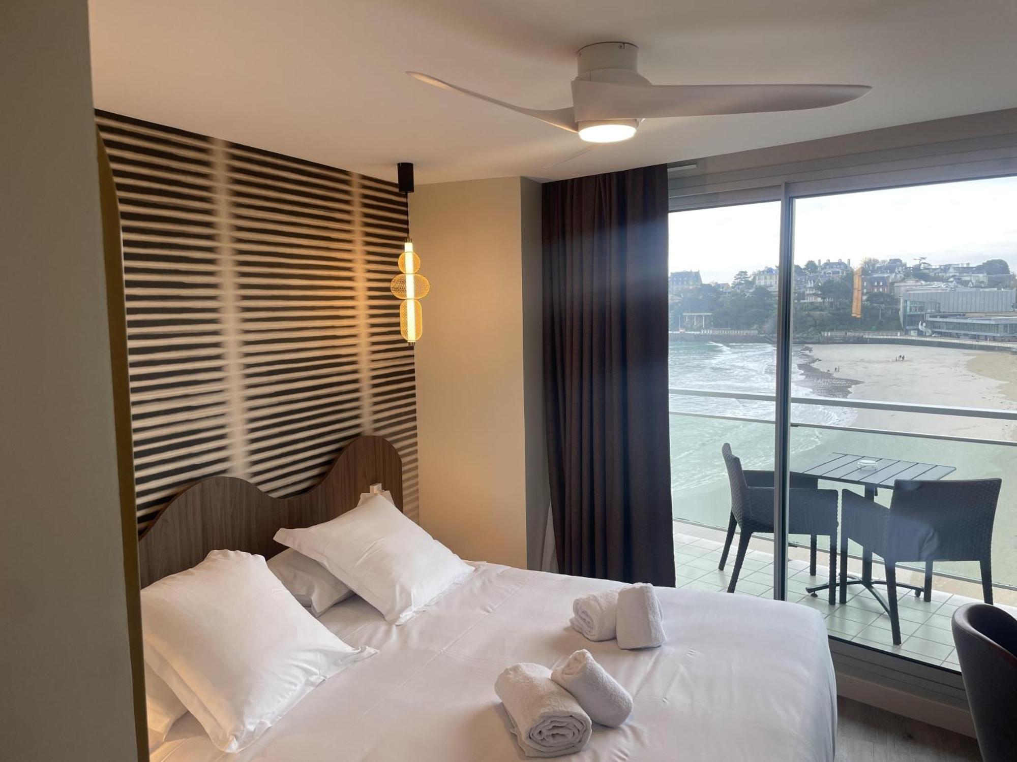 Comfort Queen Room Balcony Water Front Non-Smoking
