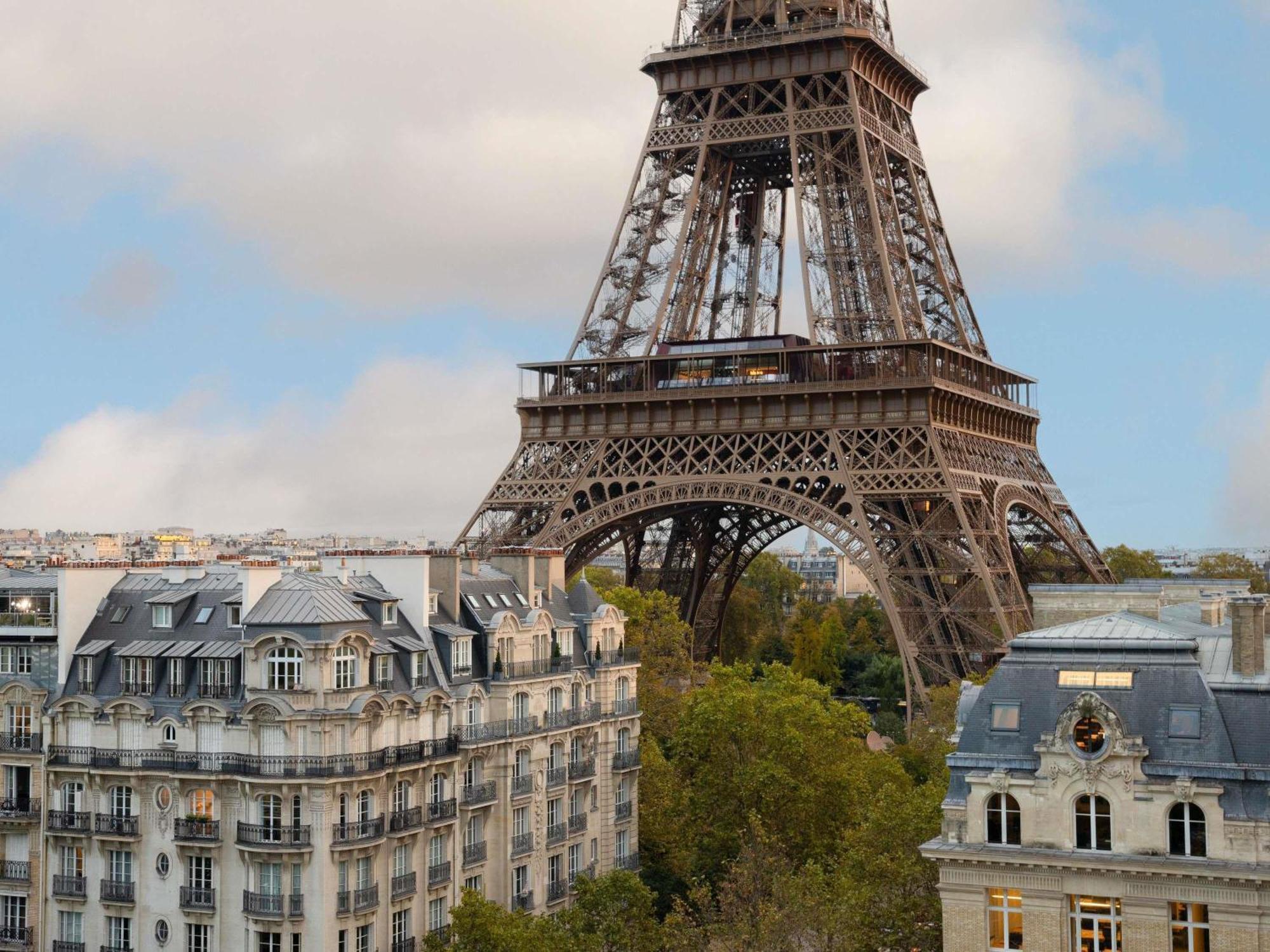 Deluxe Twin Room high floor Sofa Balcony Eiffel Tower View,1758295456:JPEG