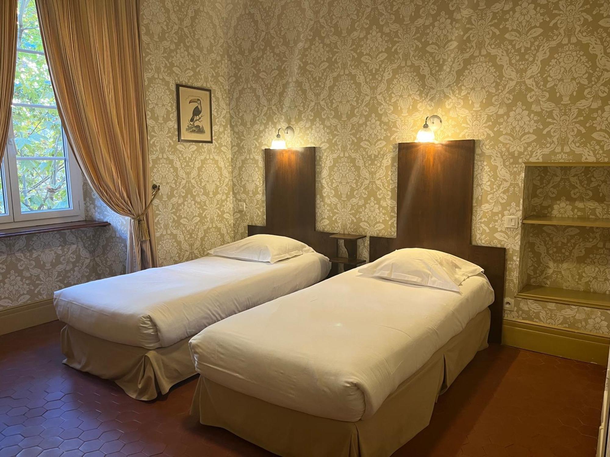 Zweibettzimmer mit Stadtblick