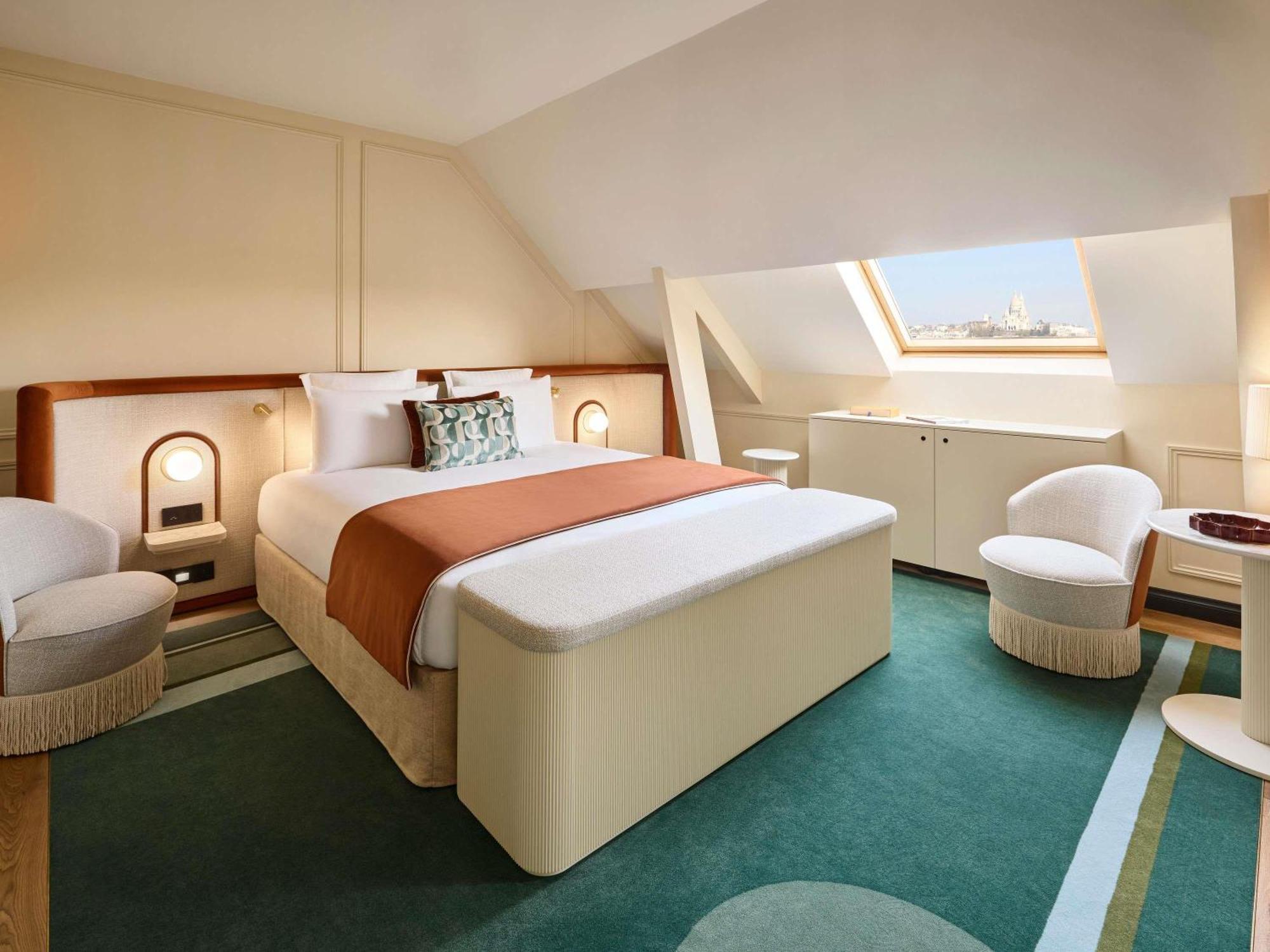Deluxe Room with One King Bed,1758518150:JPEG