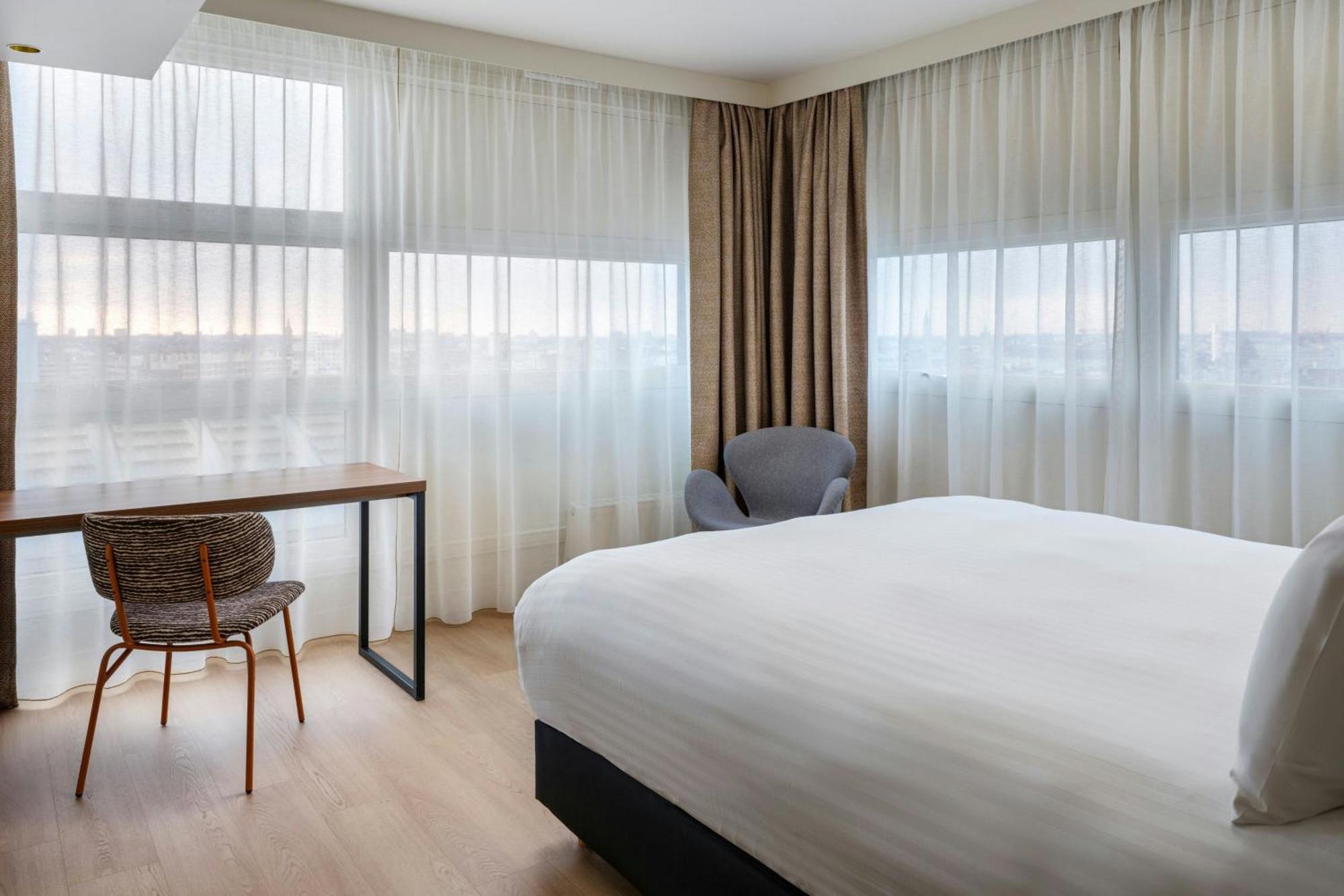 One-Bedroom Apartment with One King Bed and Sofa Bed and City View