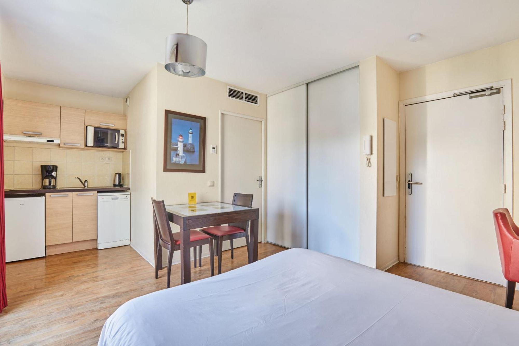 Studio with Balcony (2 Adults)