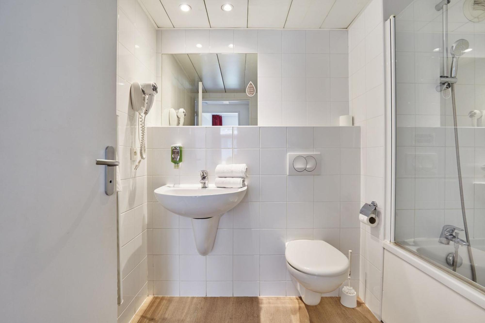 One-Bedroom Apartment with Balcony (4 Adults)