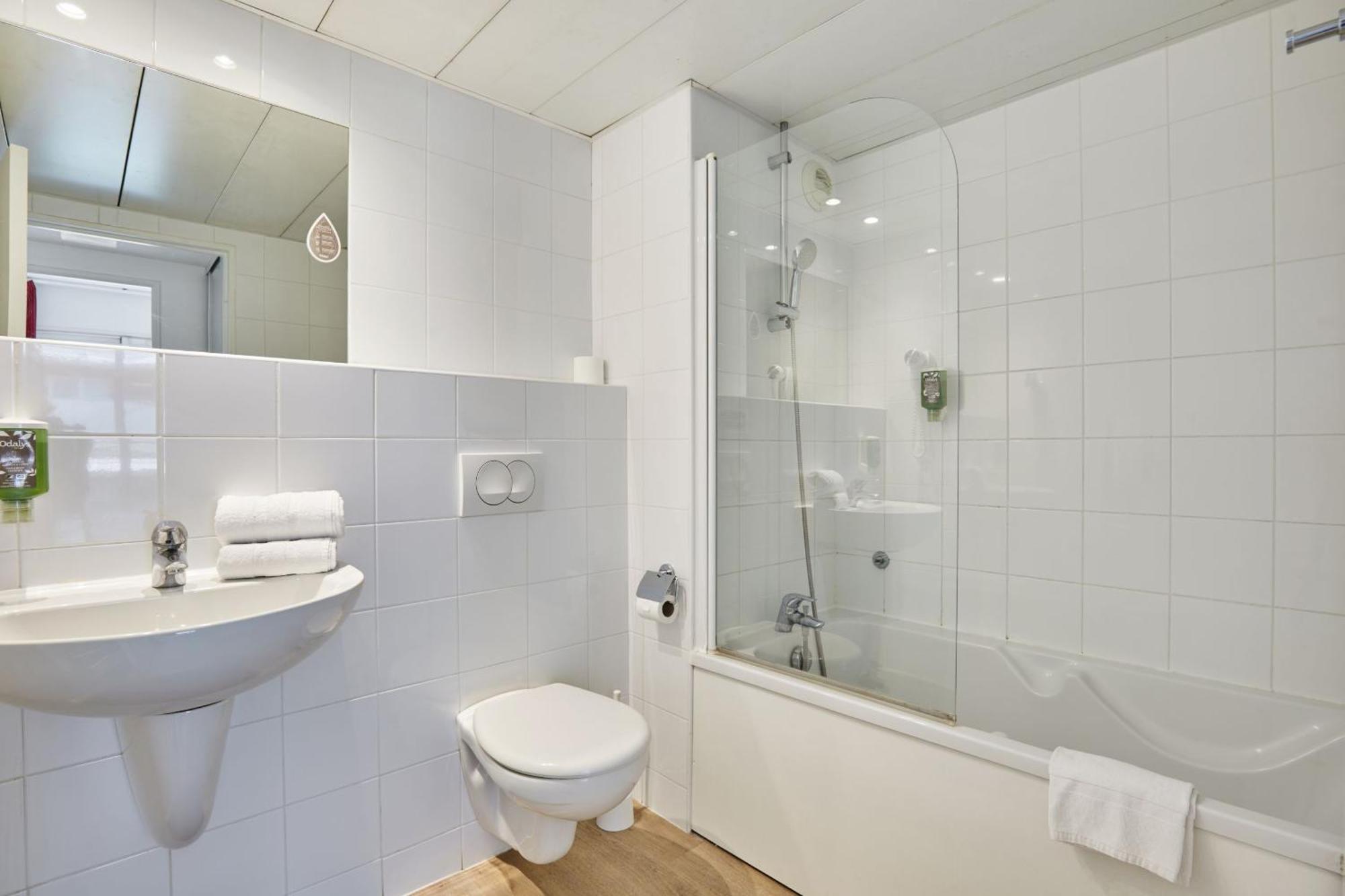 One-Bedroom Apartment Balcony,1758531578:JPEG