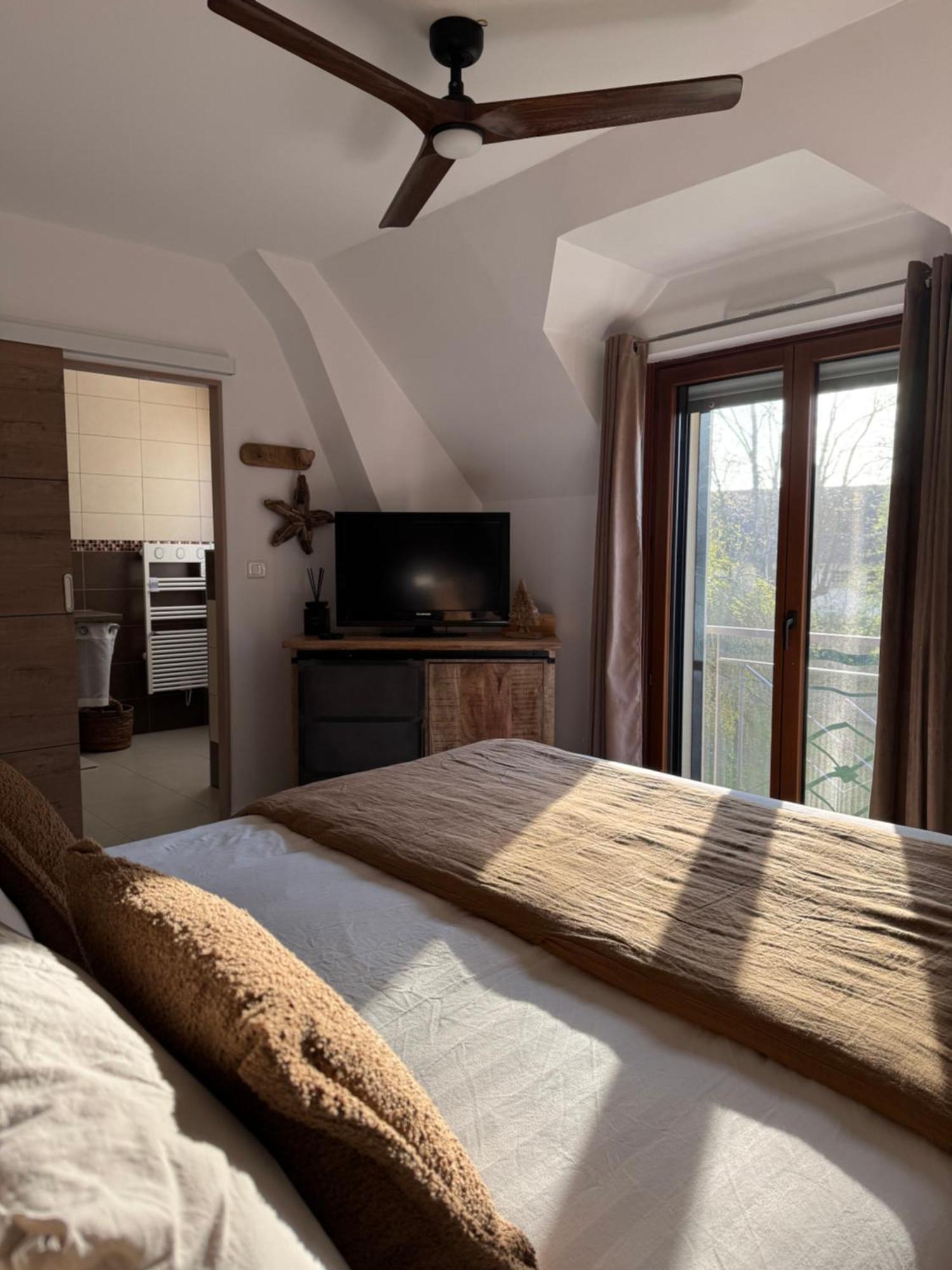 Double Room Private Bathroom