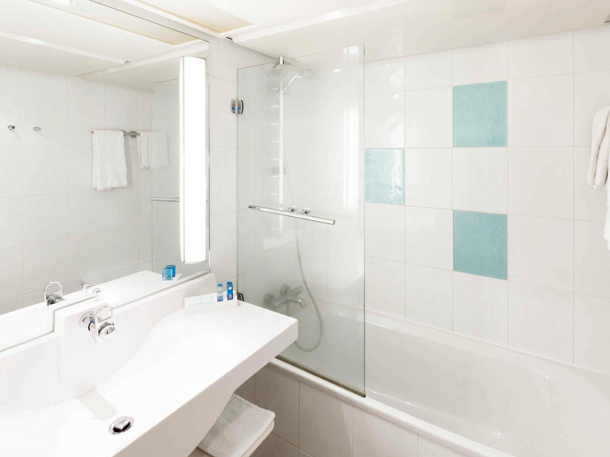 Deluxe Queen Room Harbour View