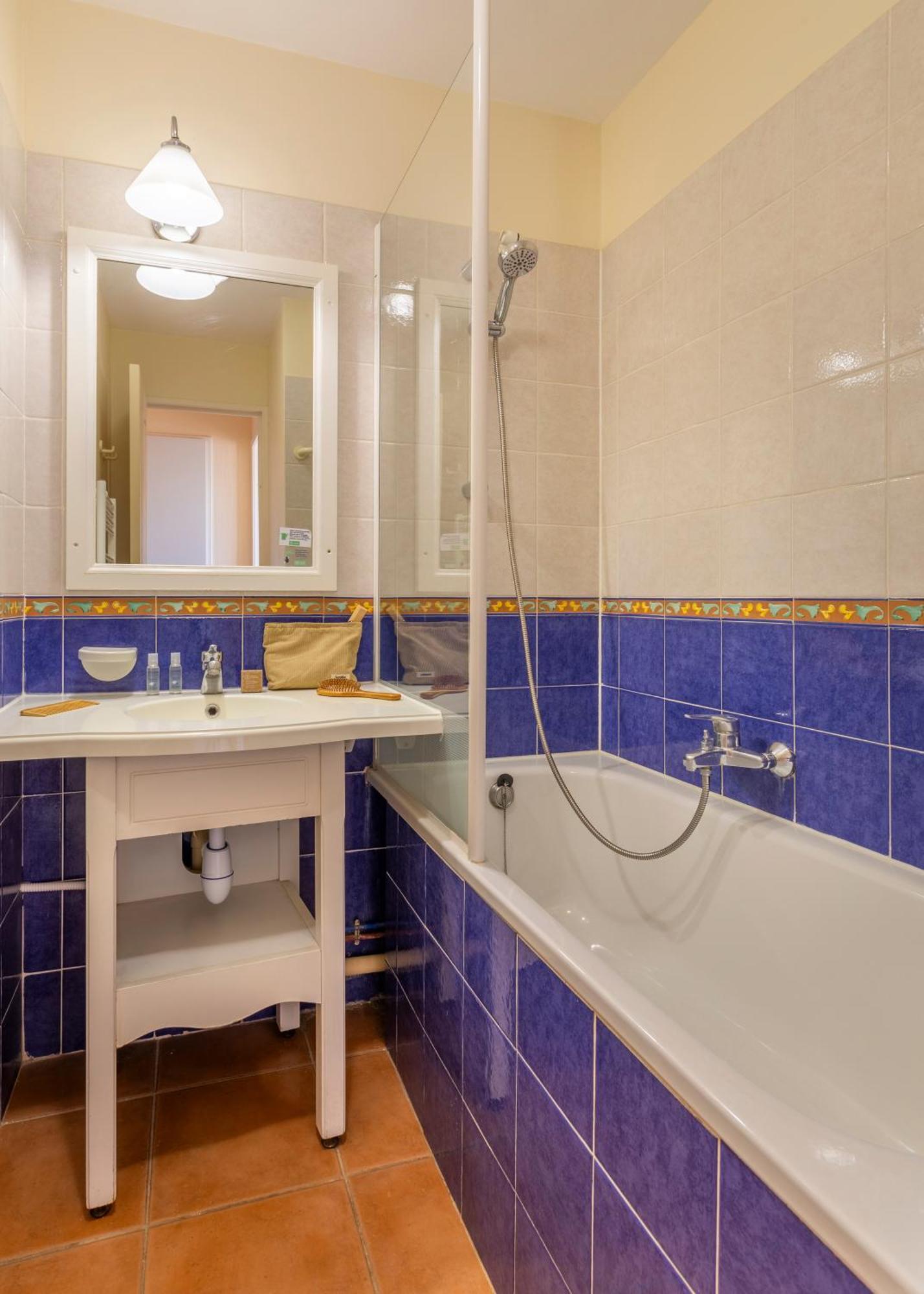 Superior Studio with Air Conditioning and Sleeping Alcove and Terrace or Balcony (4 People)