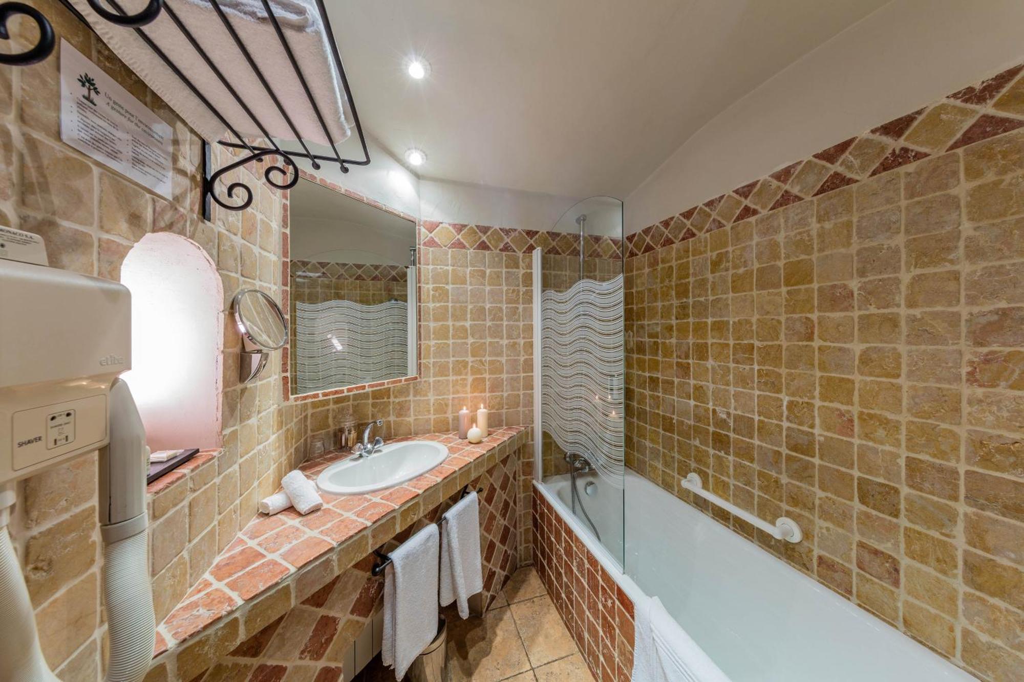 Standard Double or Twin Room Garden View