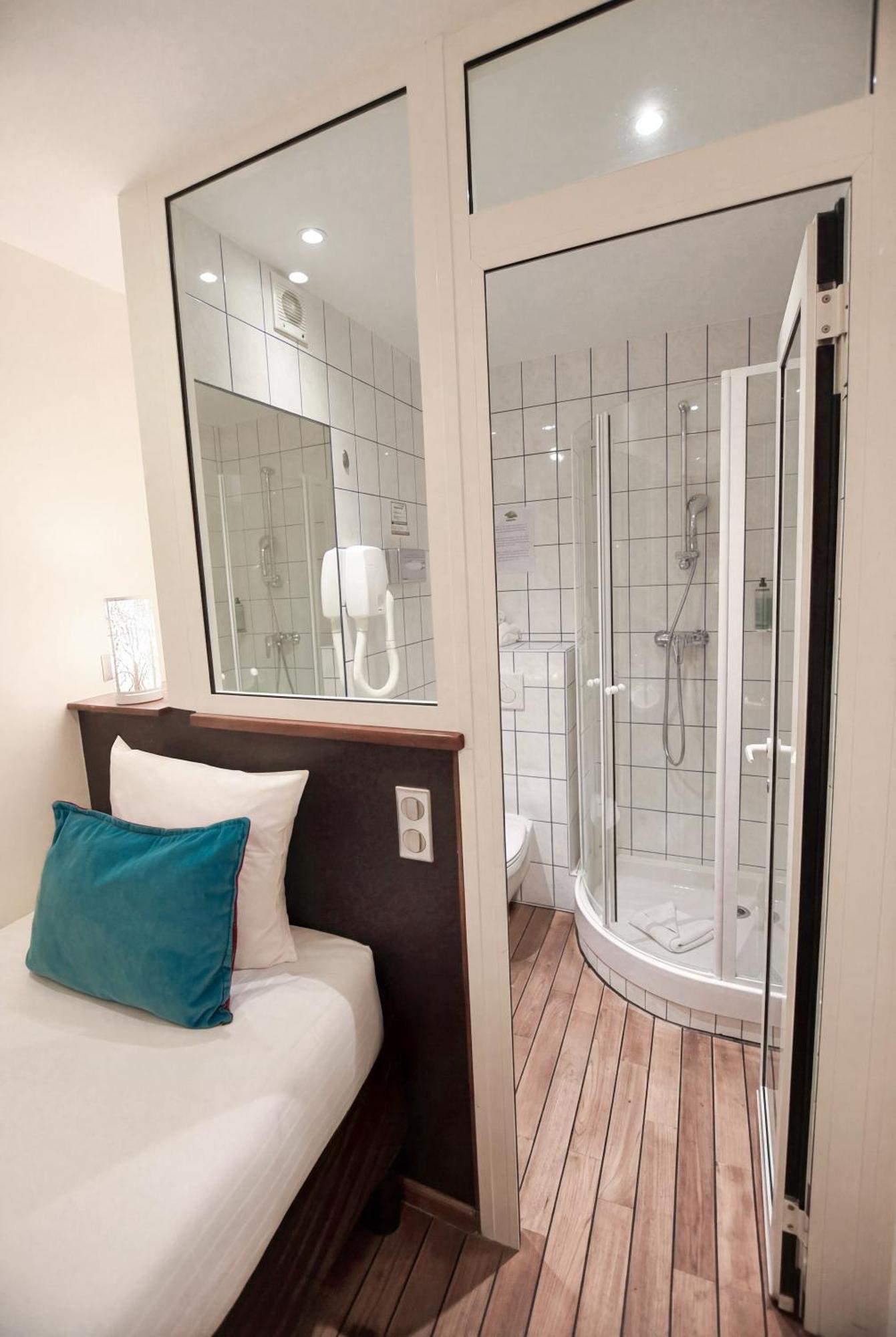 Standard Single Room Shower