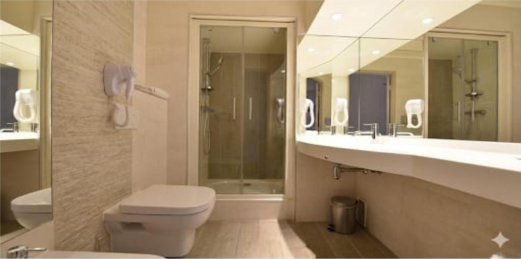 Family Room One Queen Bed One Double Bed Courtyard View or Mezzanine or Non-Smoking,1765577231:JPEG