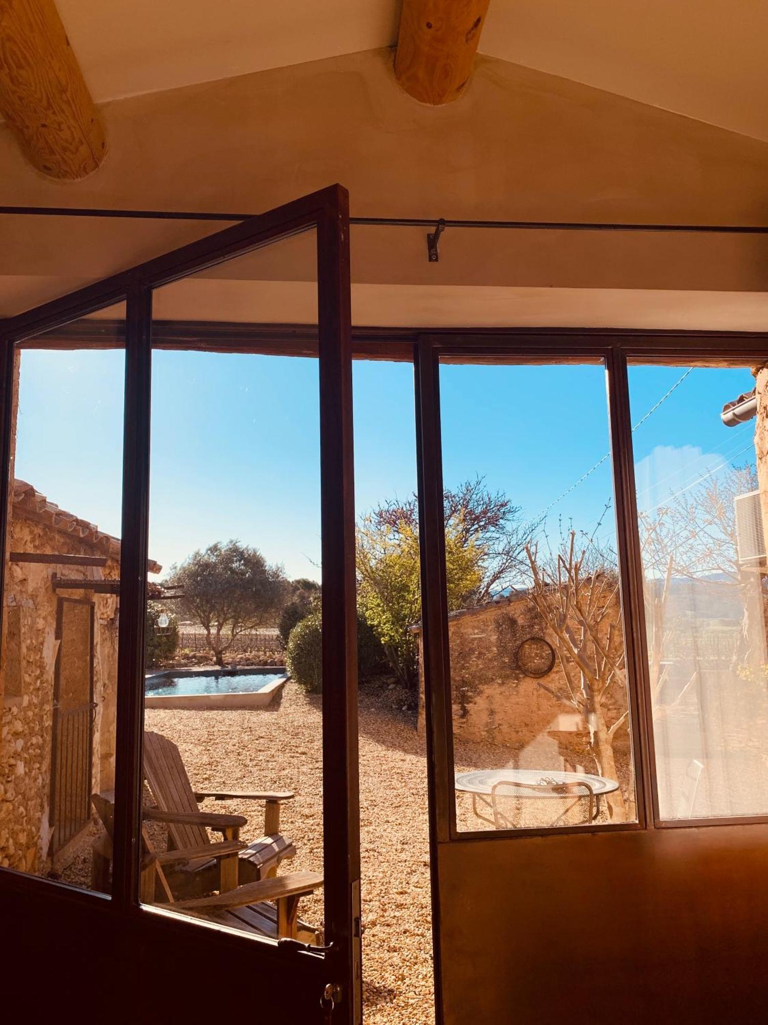 Studio Pool View