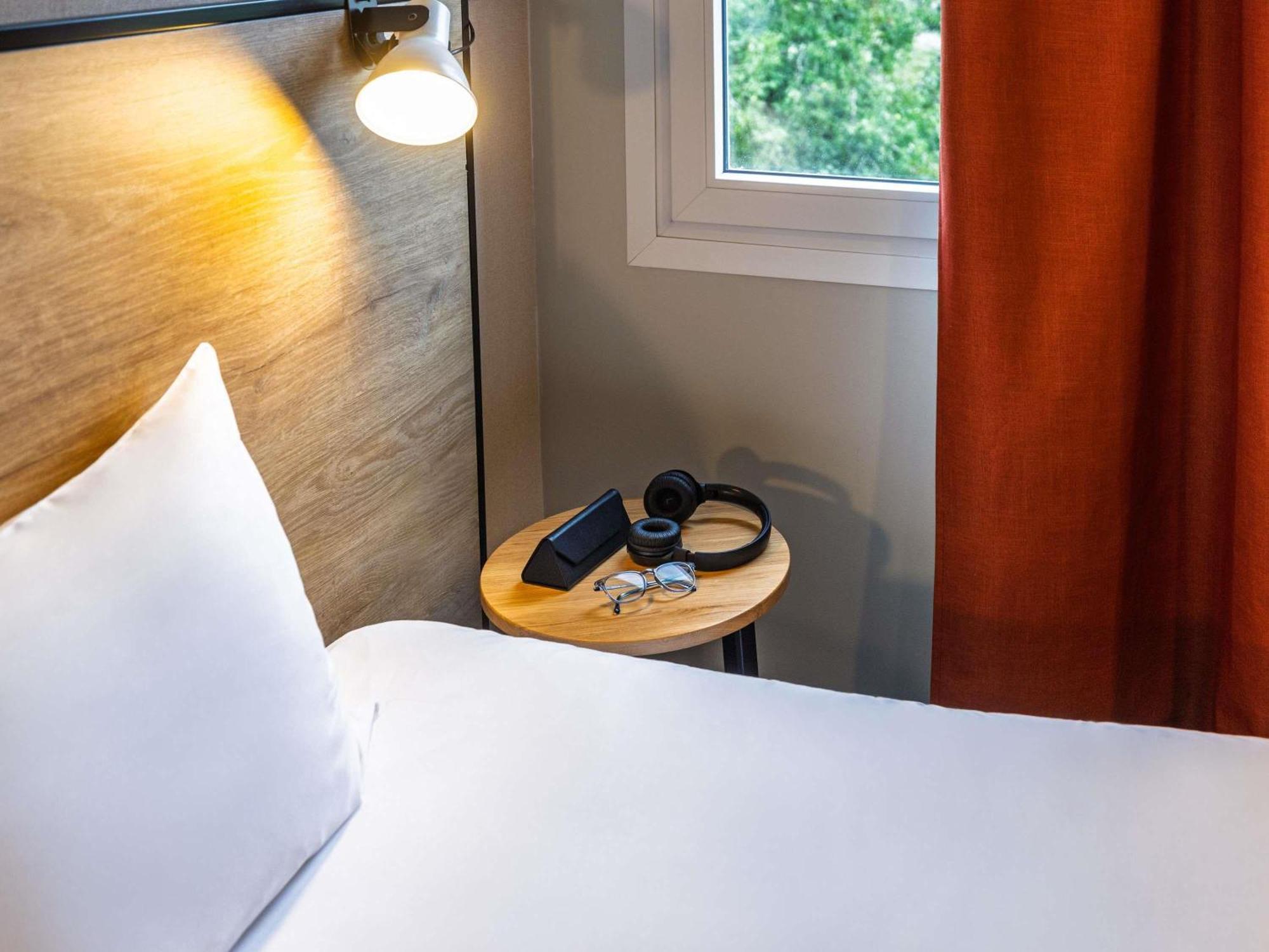 Room Twin Beds