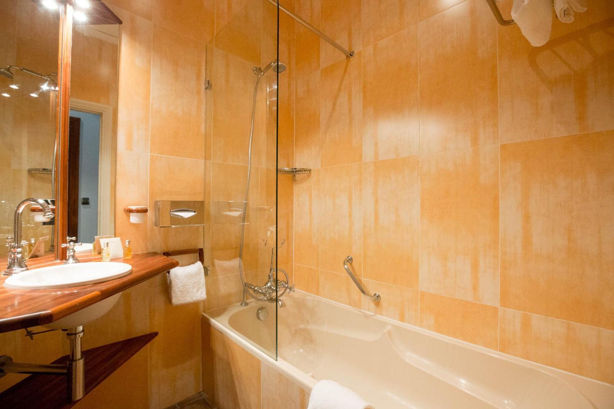 Quadruple Room with Private Bathroom,1765943519:JPEG