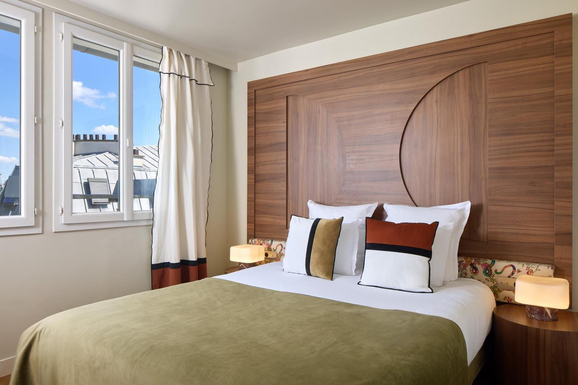 Parisian double room,1765949397:JPEG