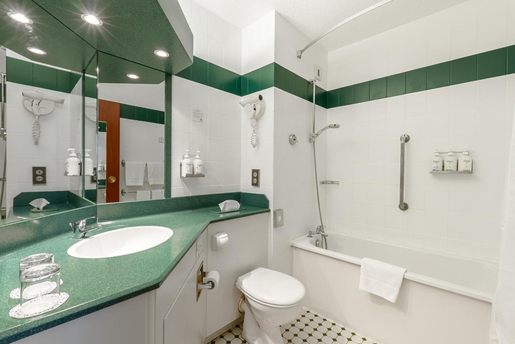 Standard Queen Room