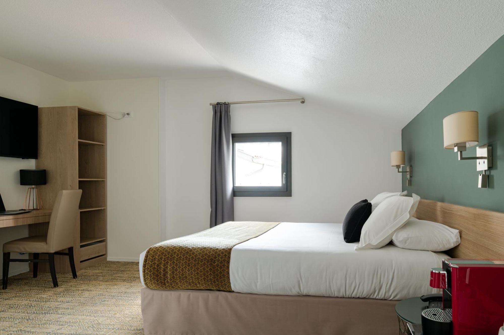 Superior Quadruple Room,1769483911:JPEG