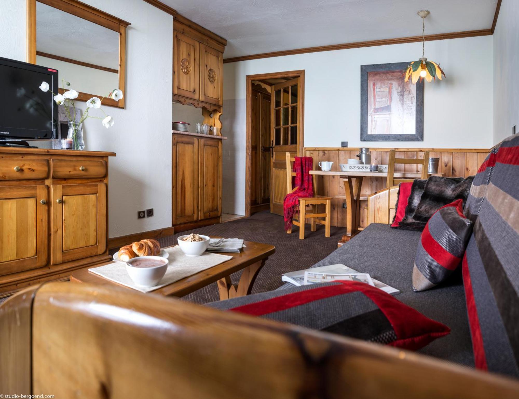 Two-Bedroom Apartment Montana Soleil