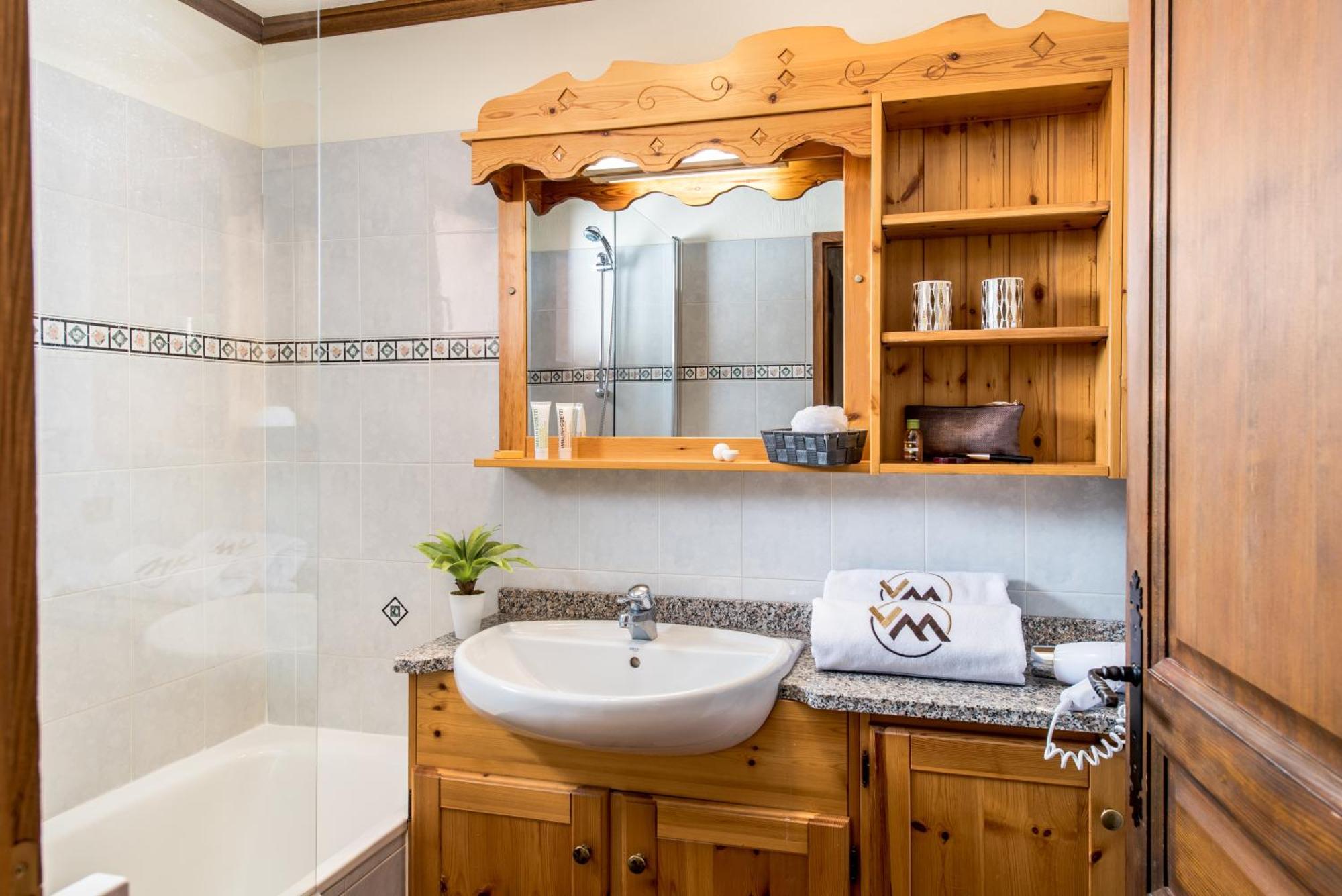 One-Bedroom Apartment 2 Montana Soleil