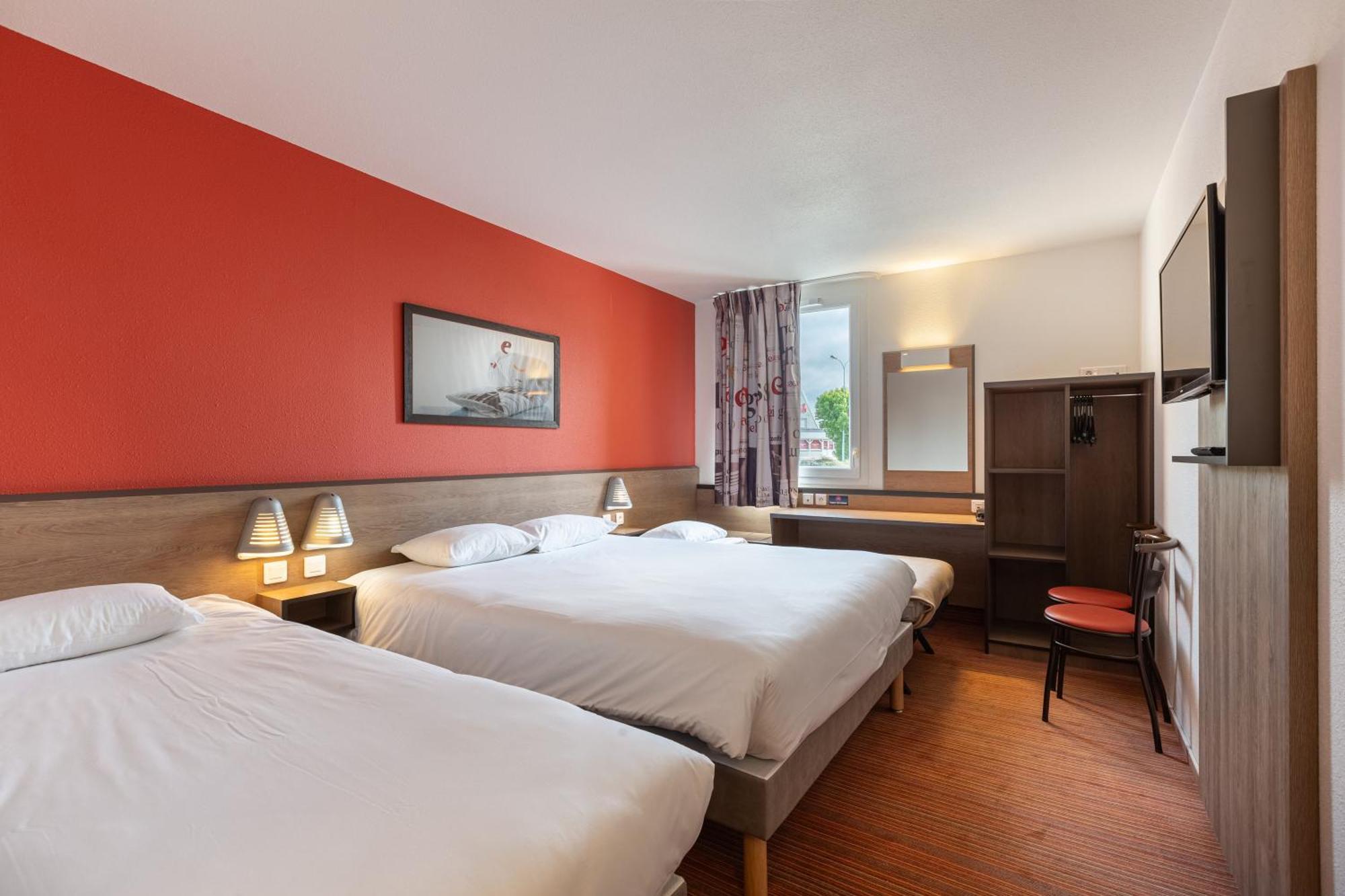 Quadruple Room 1 double bed 1 single bed bed 70 or 160cm