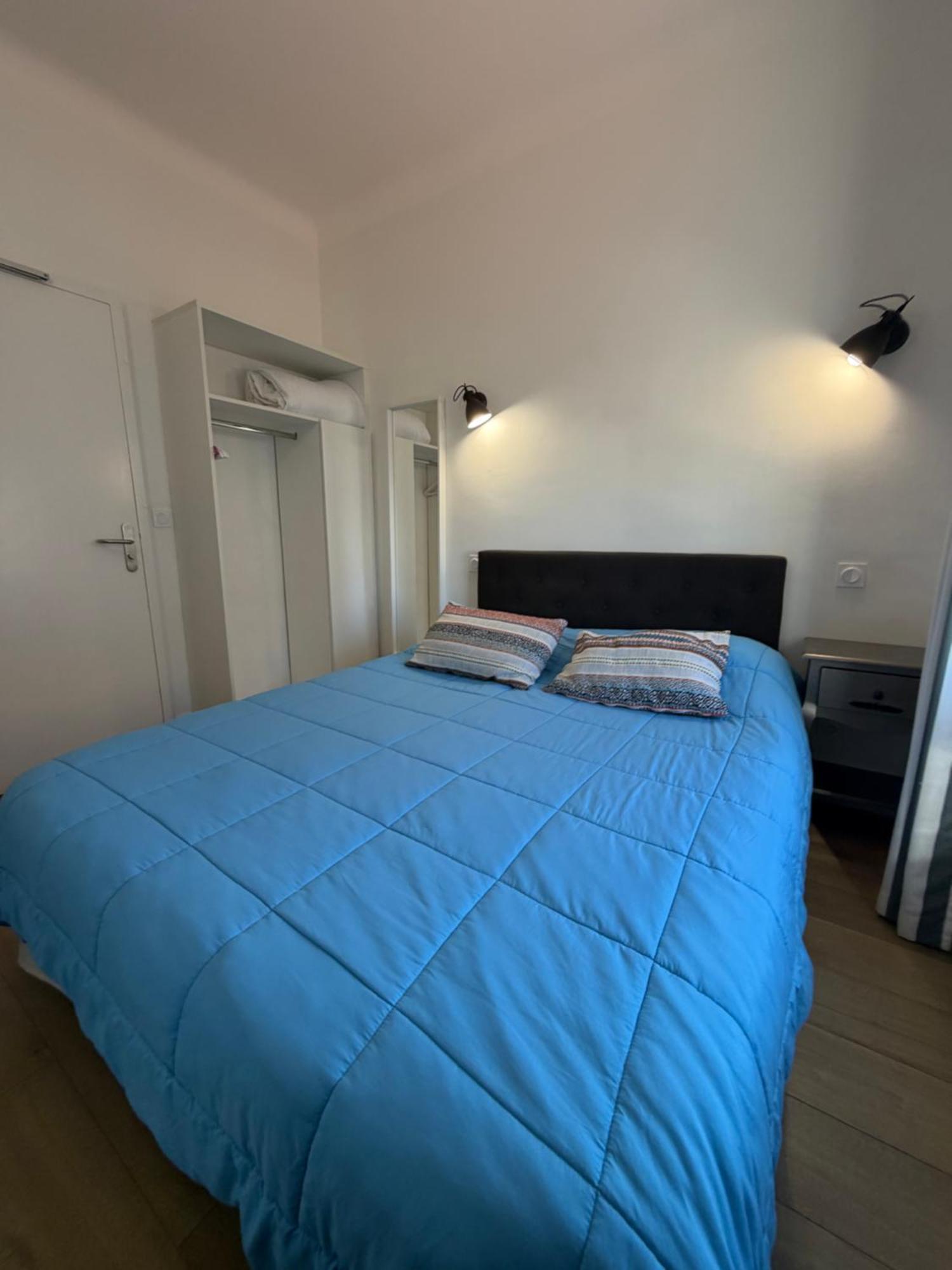 Standard Queen Room Lateral Sea View