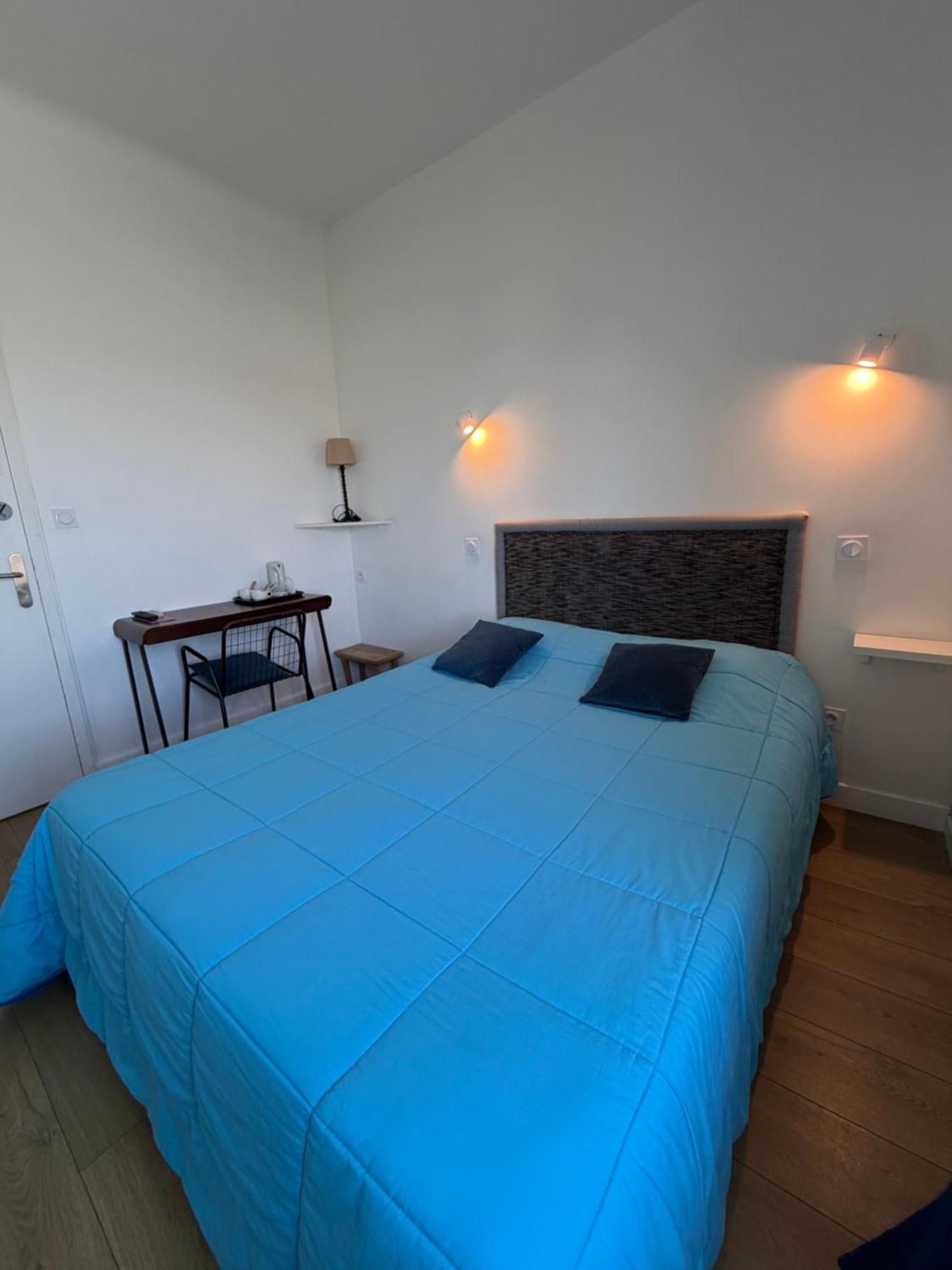 Standard Queen Room Lateral Sea View